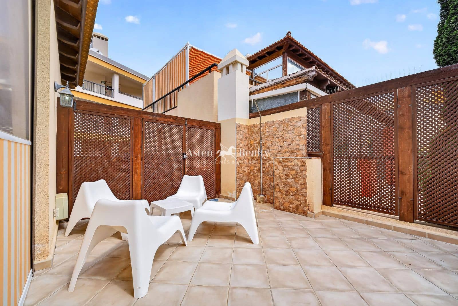 3 slaapkamer Huis te huur in Los Cristianos met zwembad garage - € 4.000 (Ref: 5764519)