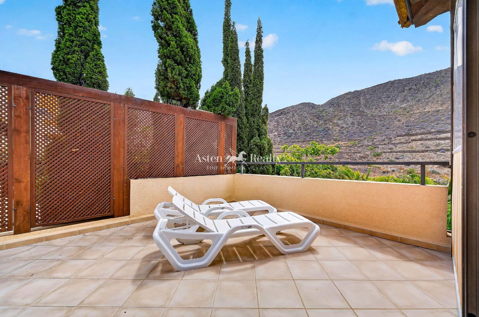 3 slaapkamer Huis te huur in Los Cristianos met zwembad garage - € 4.000 (Ref: 5764519)