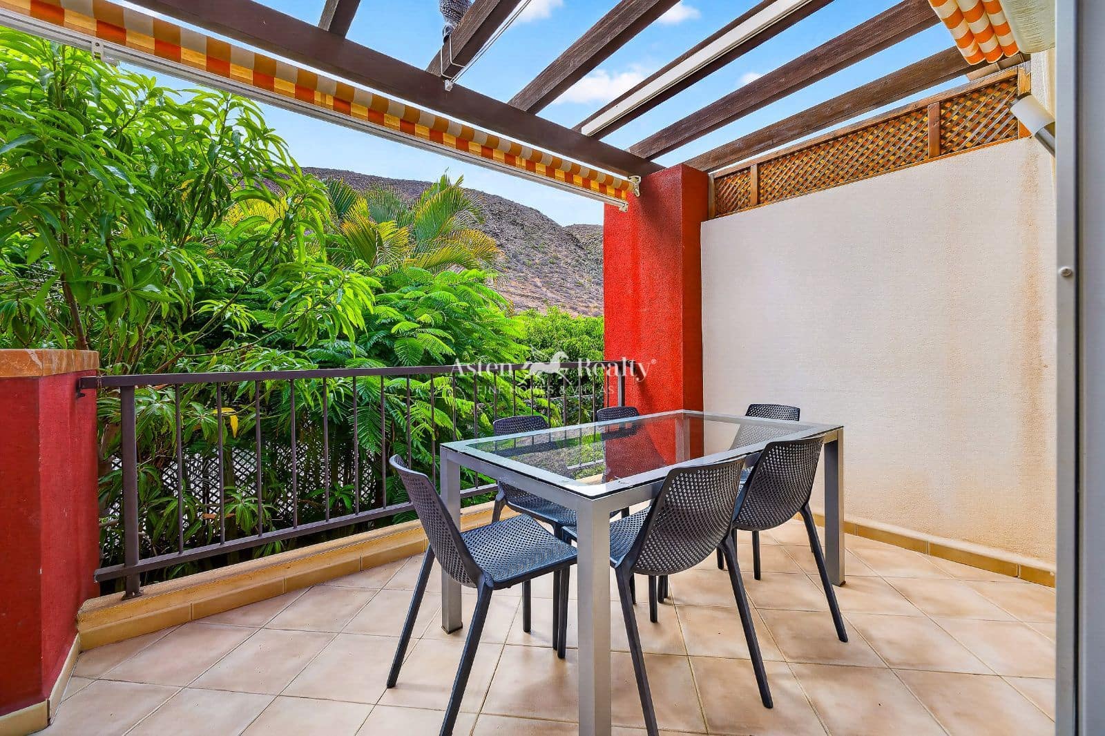 3 slaapkamer Huis te huur in Los Cristianos met zwembad garage - € 4.000 (Ref: 5764519)