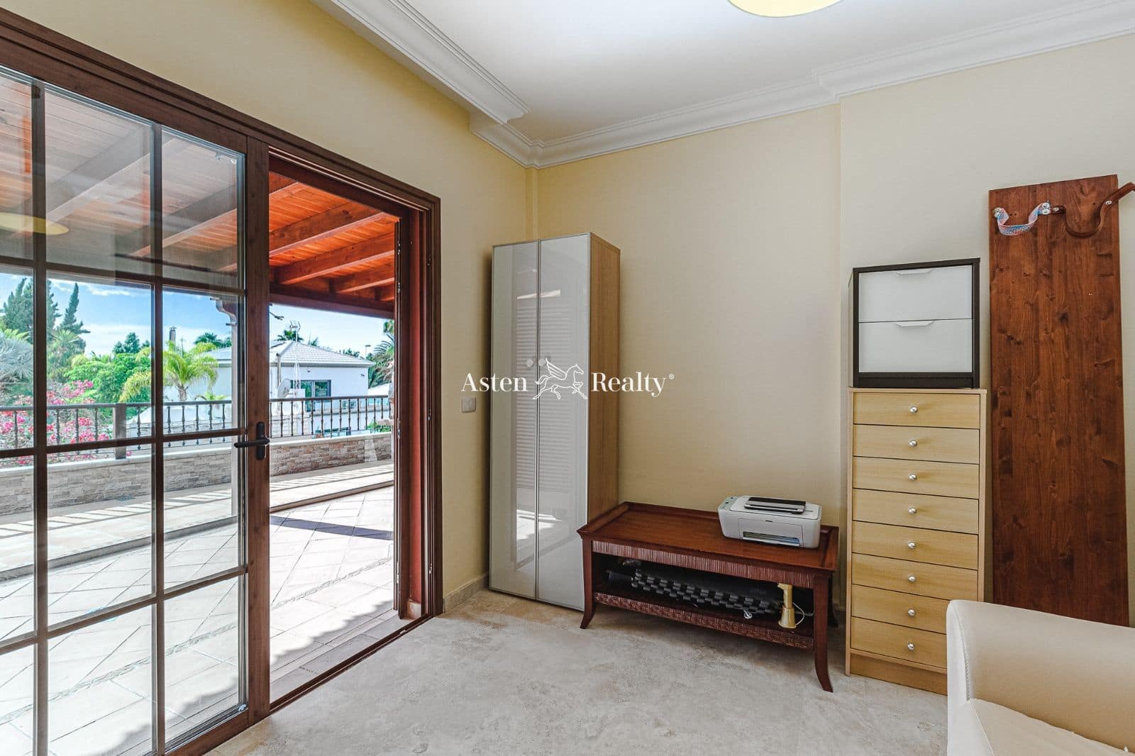 3 bedroom Townhouse for sale in Playa del Duque with pool garage - € 1,150,000 (Ref: 5803205)