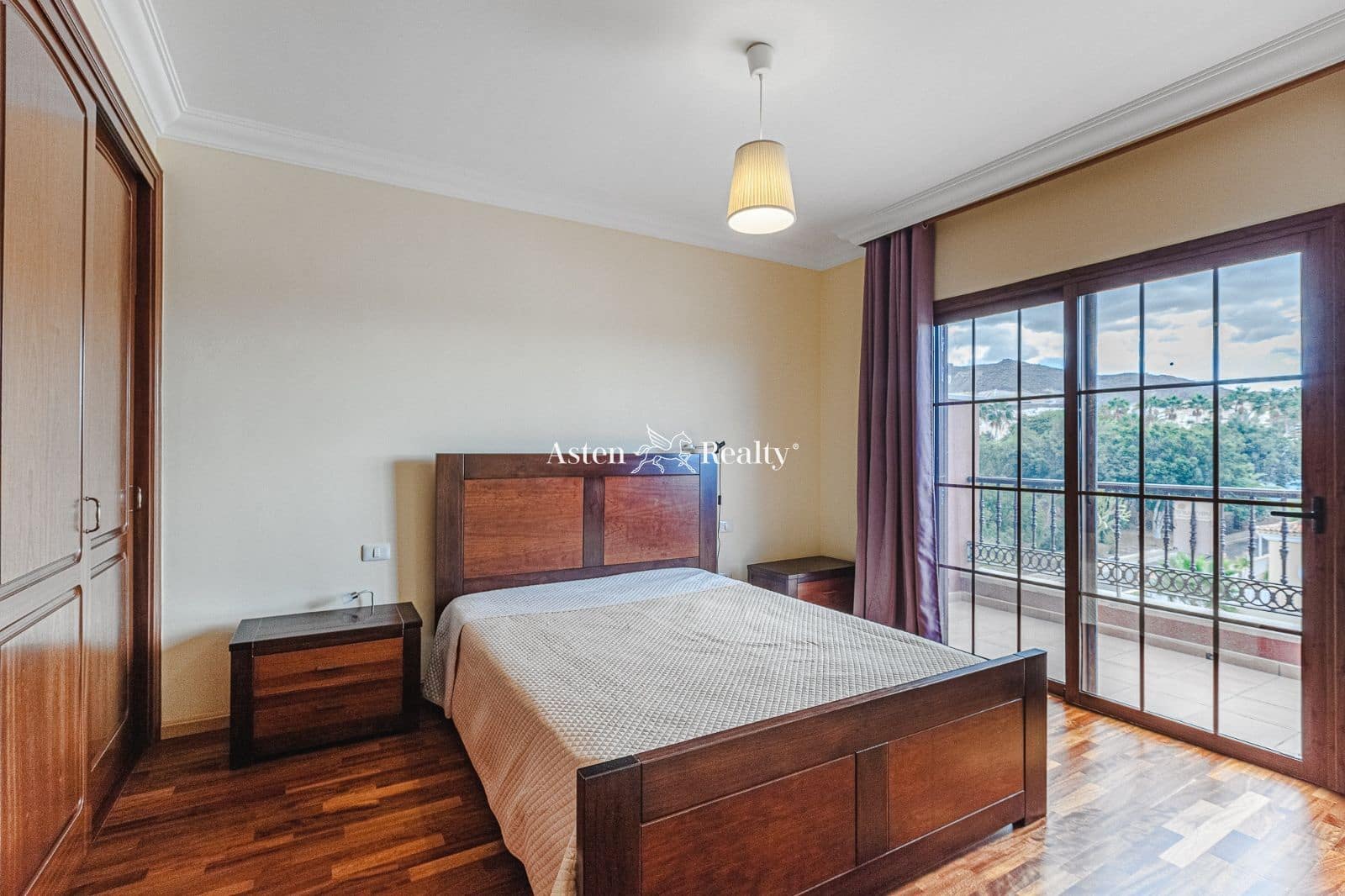 3 bedroom Townhouse for sale in Playa del Duque with pool garage - € 1,150,000 (Ref: 5803205)