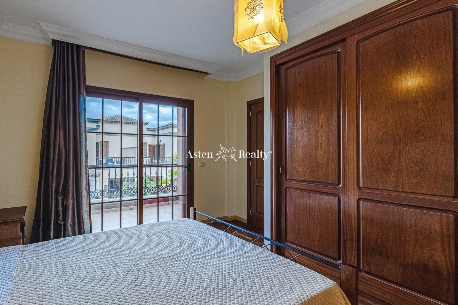 3 bedroom Townhouse for sale in Playa del Duque with pool garage - € 1,150,000 (Ref: 5803205)