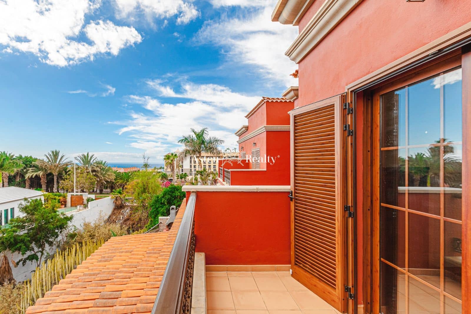 3 bedroom Townhouse for sale in Playa del Duque with pool garage - € 1,150,000 (Ref: 5803205)