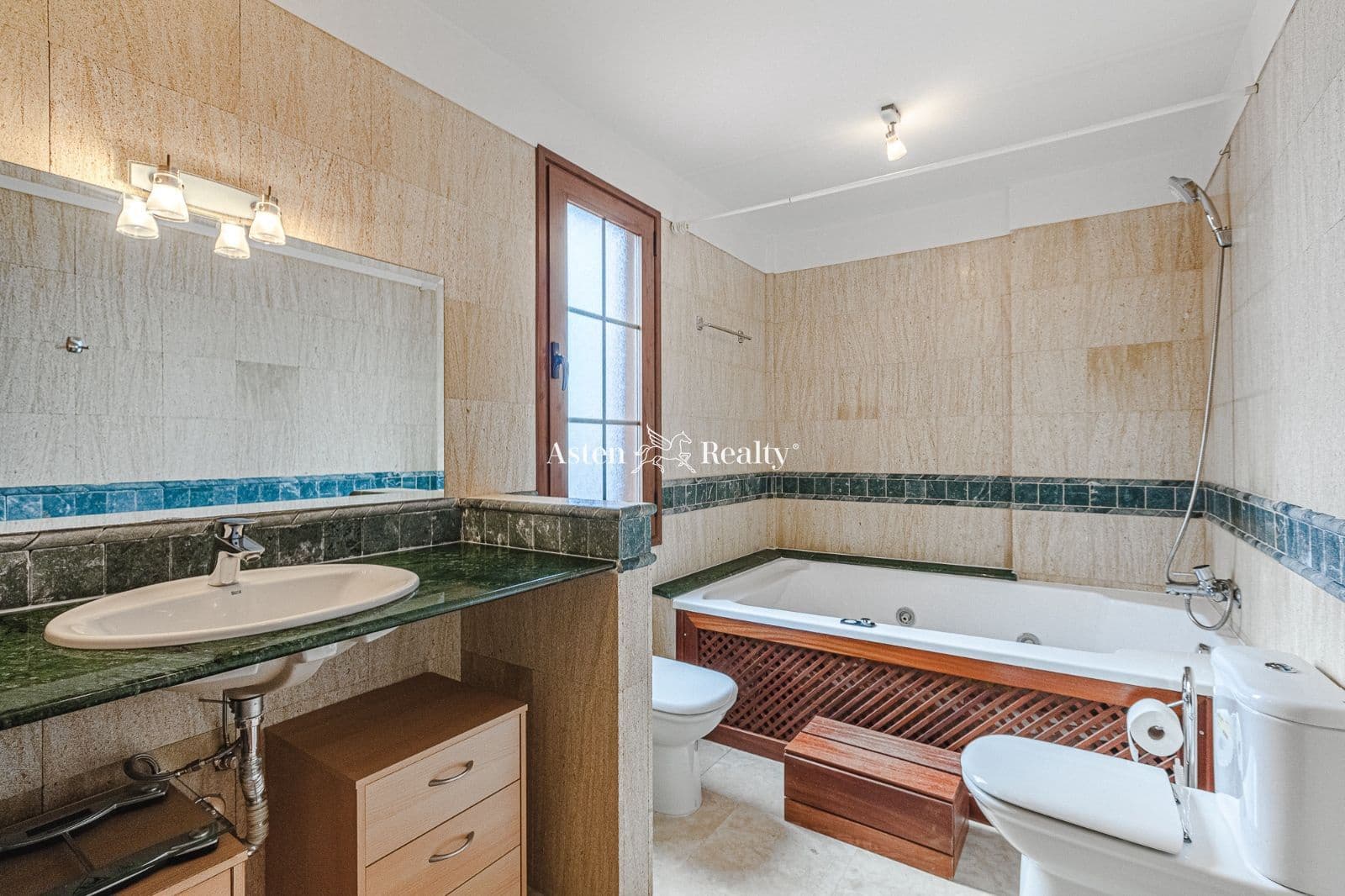 3 bedroom Townhouse for sale in Playa del Duque with pool garage - € 1,150,000 (Ref: 5803205)