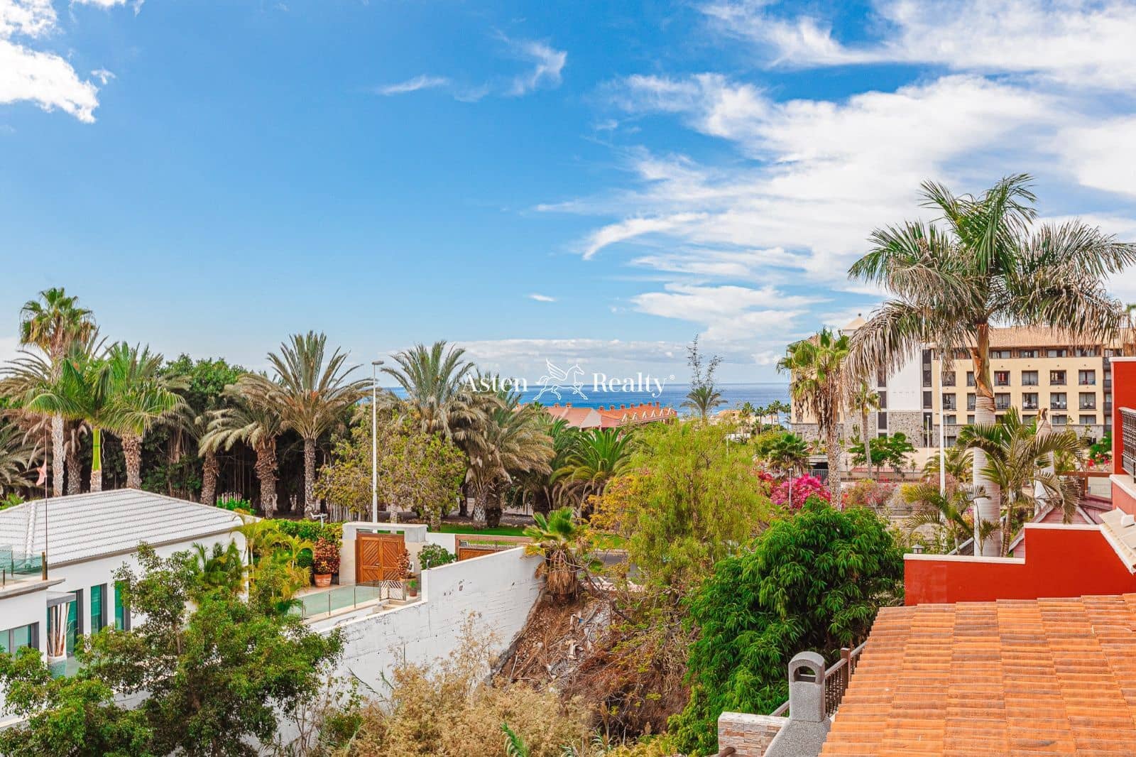 3 bedroom Townhouse for sale in Playa del Duque with pool garage - € 1,150,000 (Ref: 5803205)