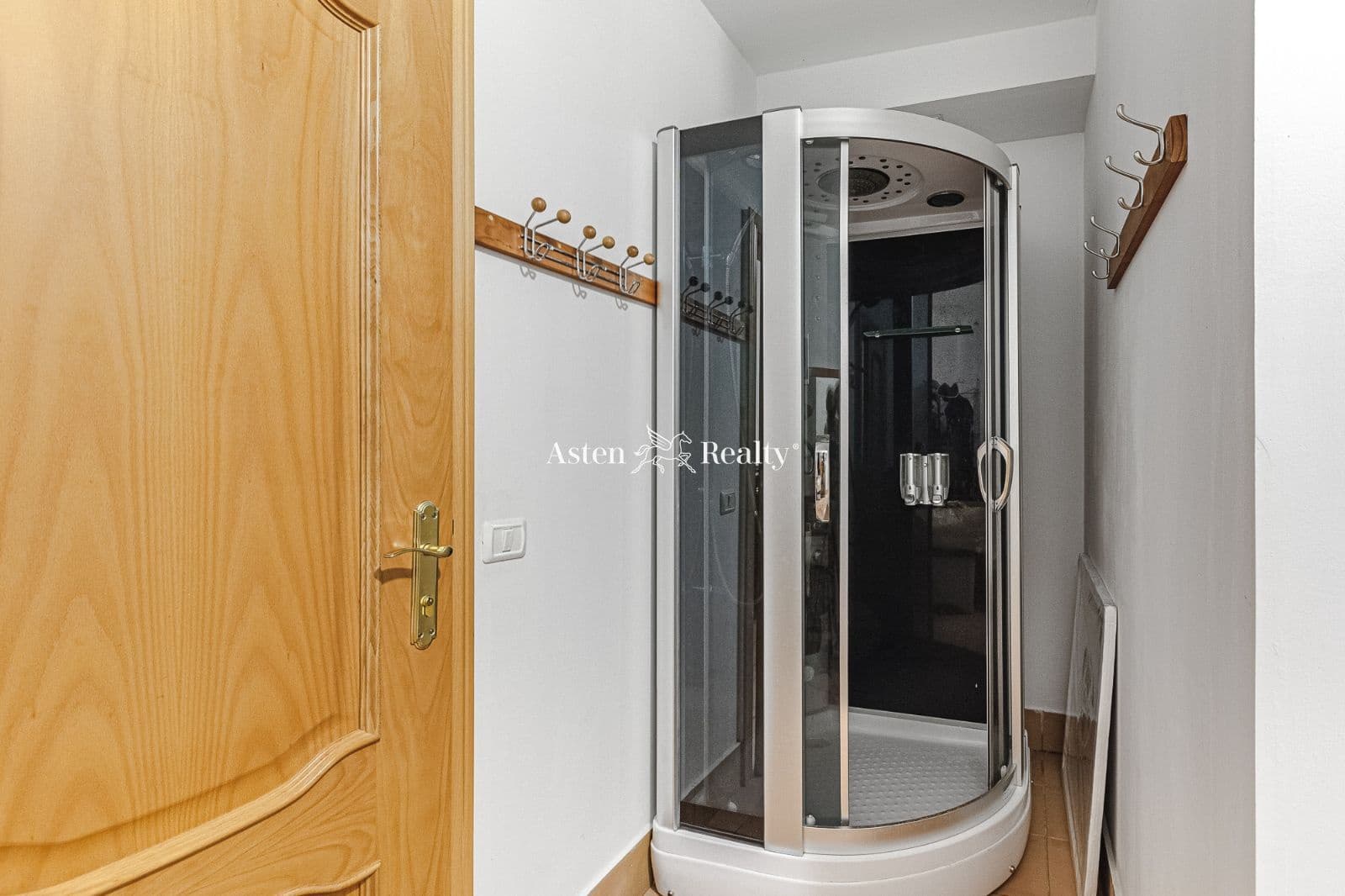 3 bedroom Townhouse for sale in Playa del Duque with pool garage - € 1,150,000 (Ref: 5803205)