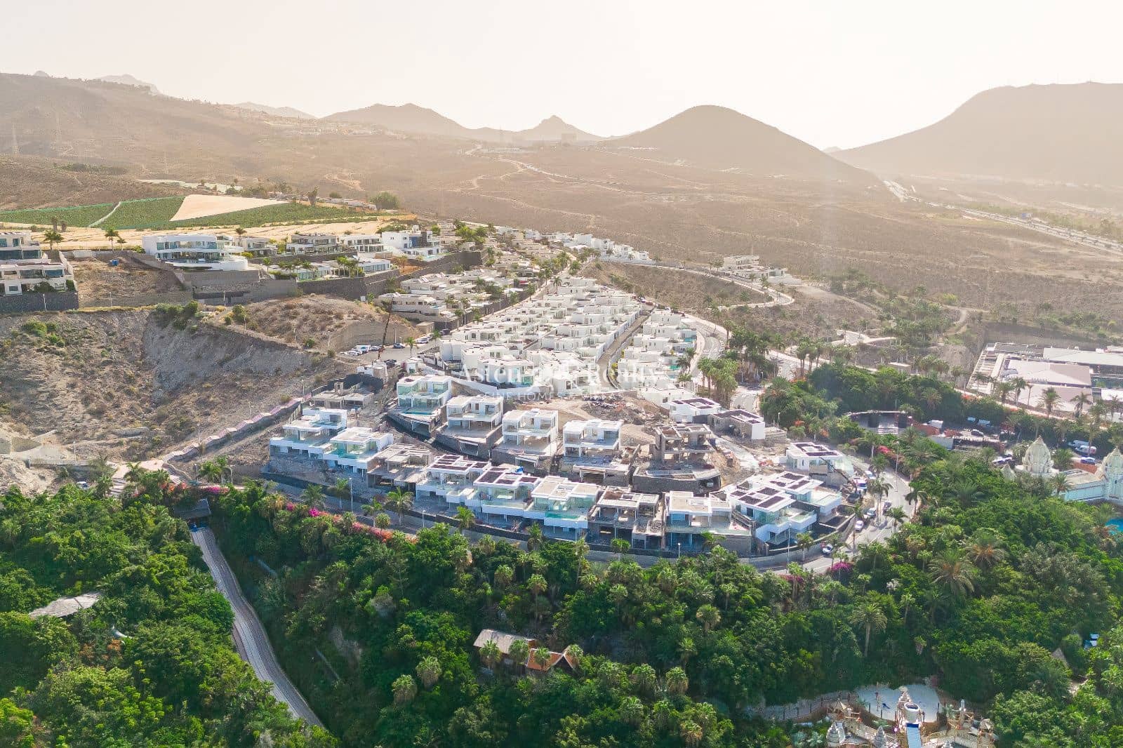 4 soveværelse Byhus til salg i Costa Adeje med swimmingpool garage - € 2.889.000 (Ref: 6239813)