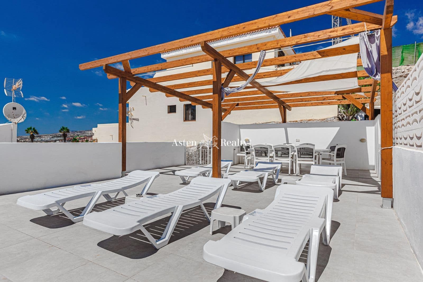 Chalet de 3 habitaciones en Costa Adeje en venta con piscina garaje - 1.100.000 € (Ref: 6306151)