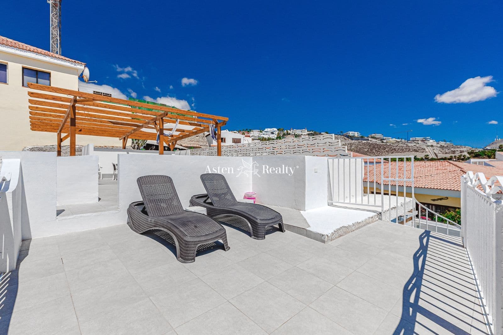 Chalet de 3 habitaciones en Costa Adeje en venta con piscina garaje - 1.100.000 € (Ref: 6306151)