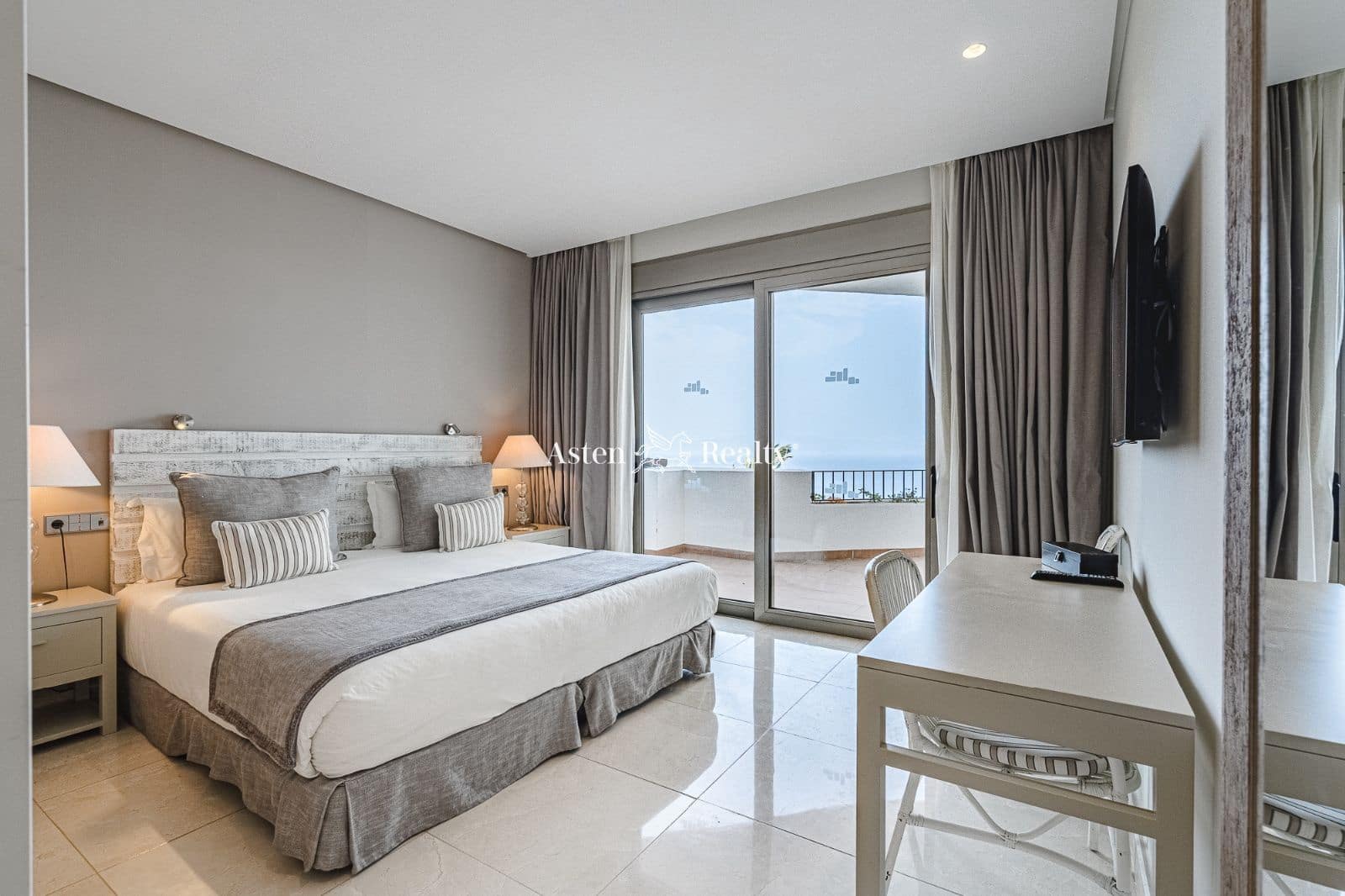 4 soveværelse Lejlighed til salg i Guia de Isora med swimmingpool garage - € 2.200.000 (Ref: 6658806)