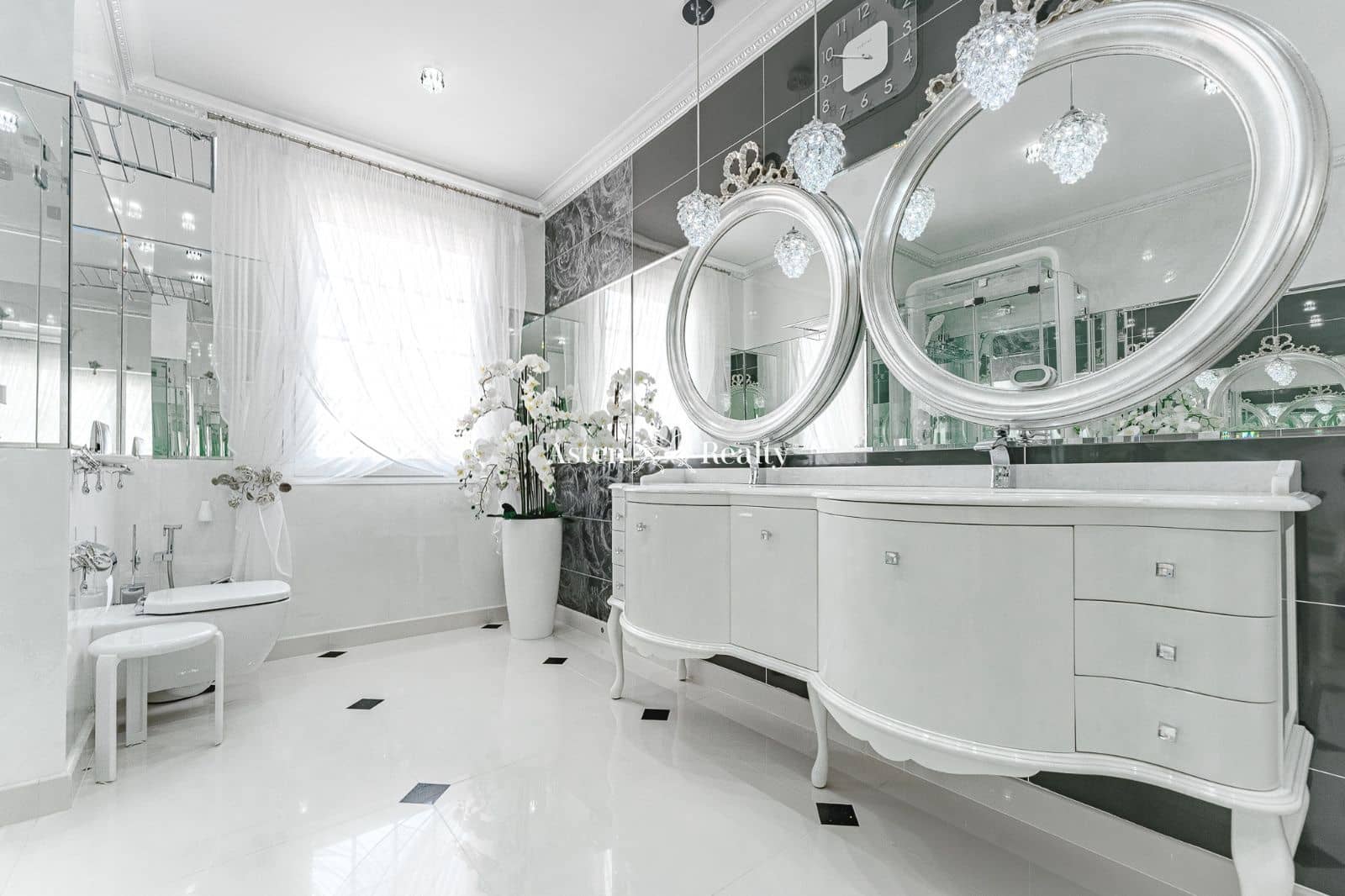 6 soveværelse Byhus til salg i La Caleta Adeje med swimmingpool garage - € 4.250.000 (Ref: 6908889)