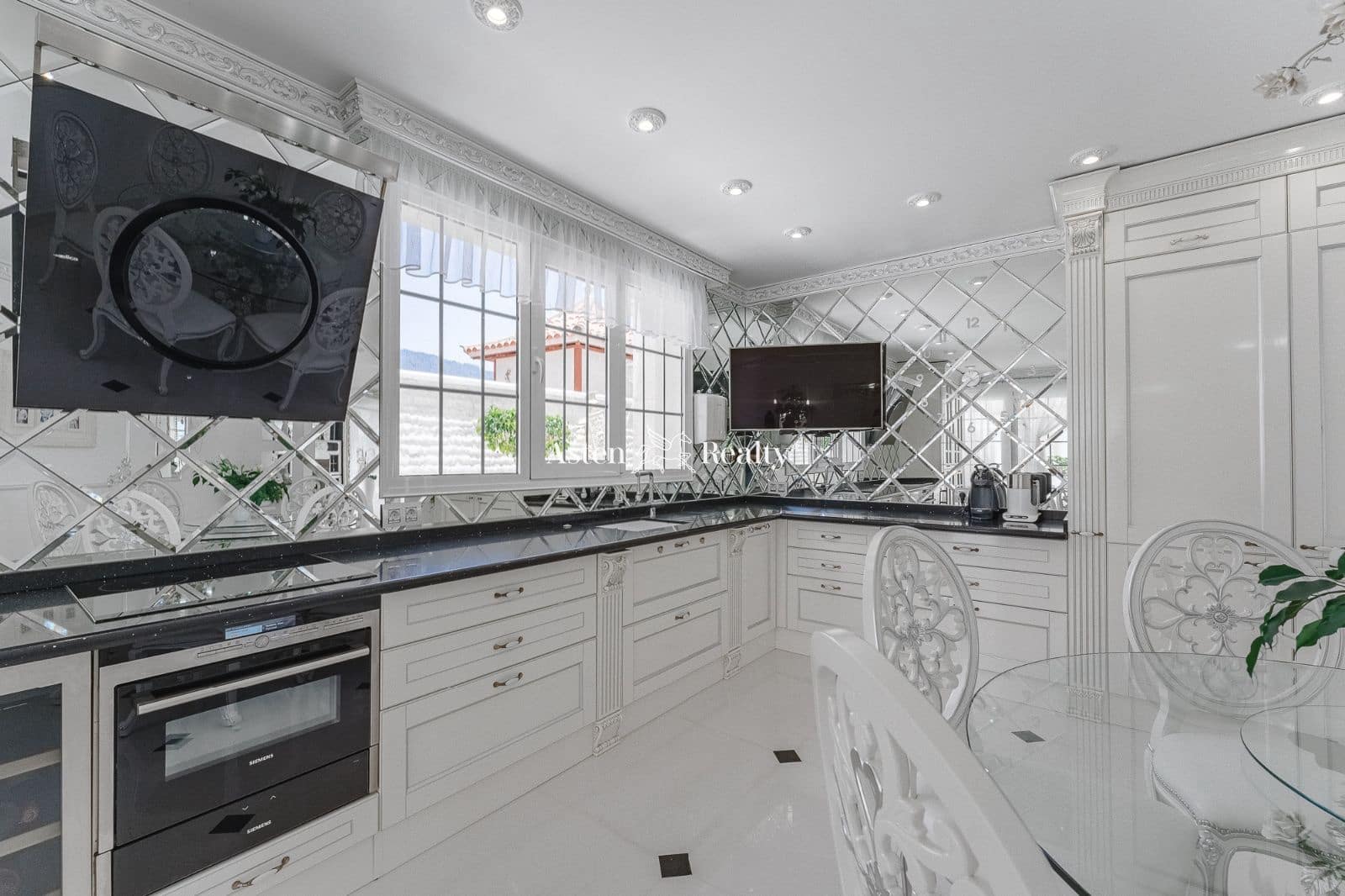 6 soveværelse Byhus til salg i La Caleta Adeje med swimmingpool garage - € 4.250.000 (Ref: 6908889)