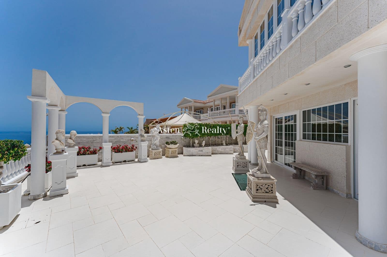 6 soveværelse Byhus til salg i La Caleta Adeje med swimmingpool garage - € 4.250.000 (Ref: 6908889)