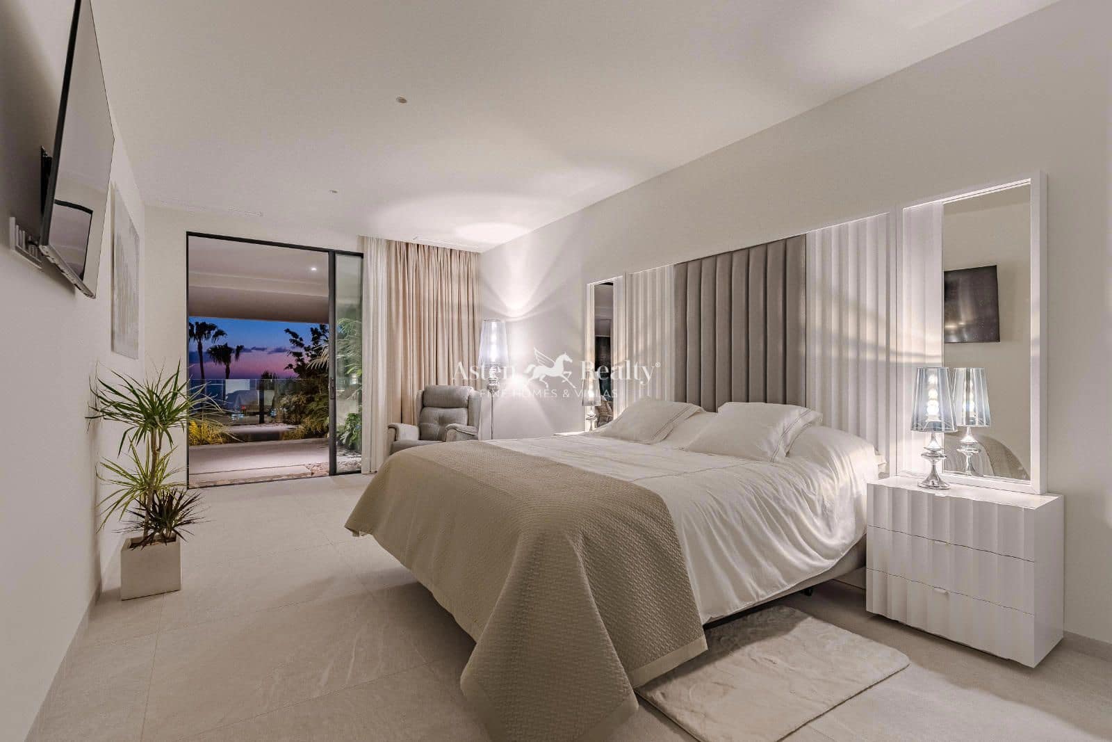 3 soverom Hus til salgs i Costa Adeje med svømmebasseng garasje - € 3 800 000 (Ref: 6913799)