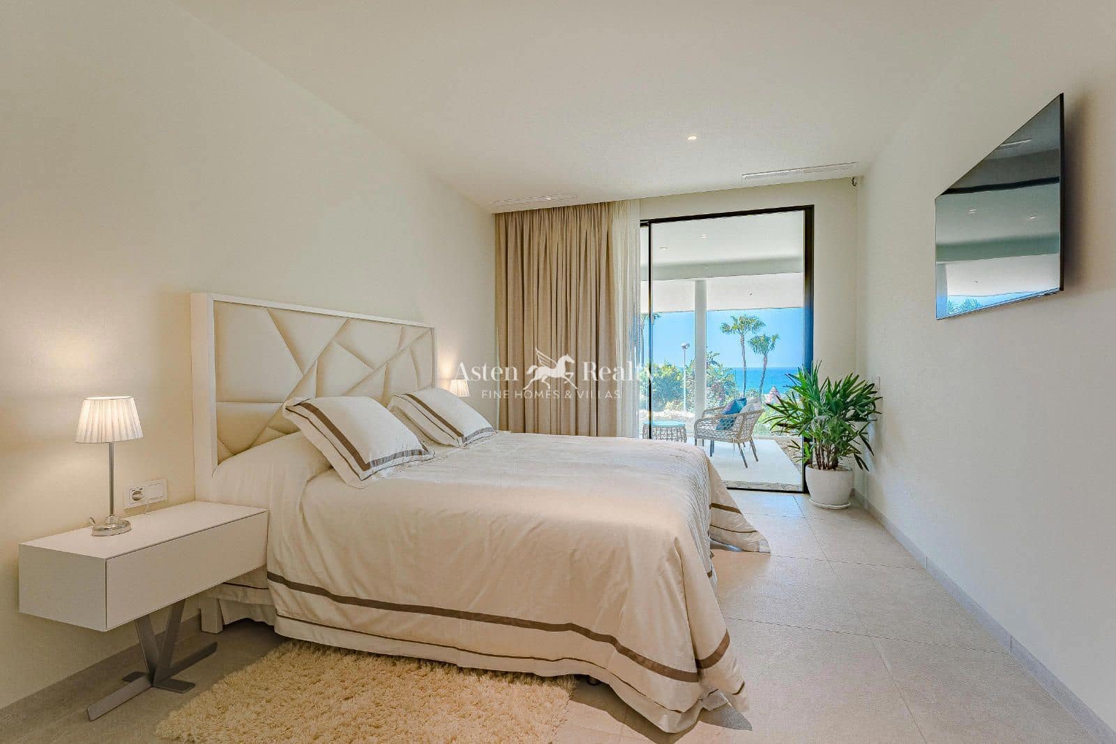 3 soverom Hus til salgs i Costa Adeje med svømmebasseng garasje - € 3 800 000 (Ref: 6913799)