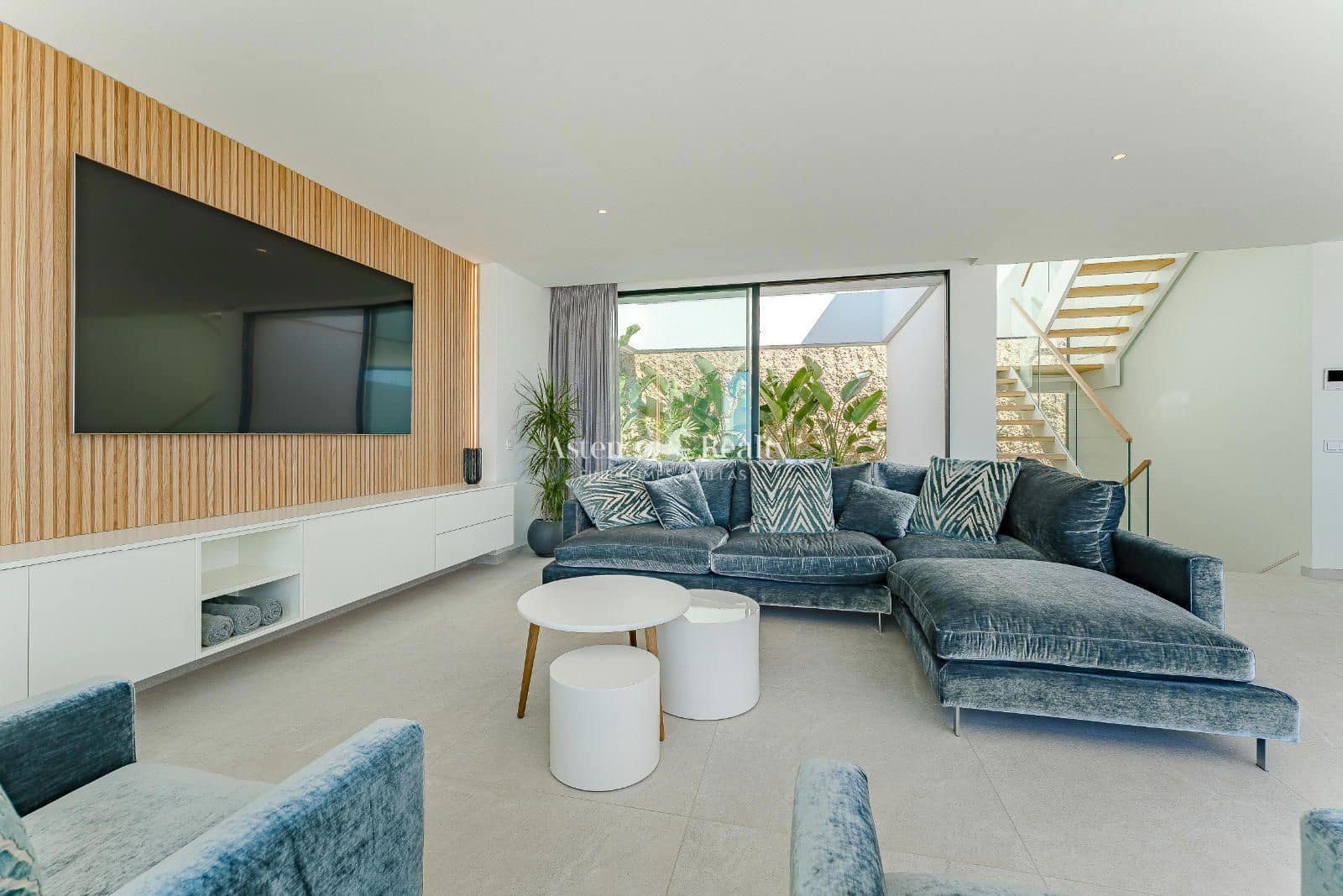 3 soverom Hus til salgs i Costa Adeje med svømmebasseng garasje - € 3 800 000 (Ref: 6913799)