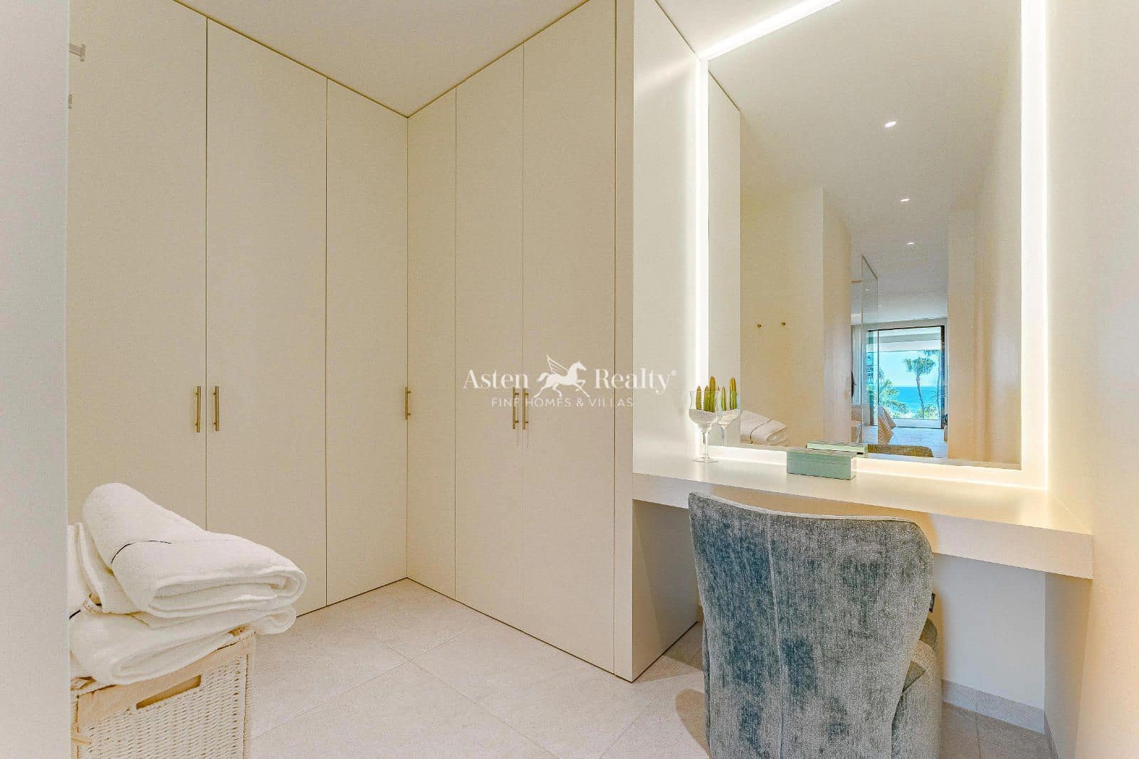 3 soverom Hus til salgs i Costa Adeje med svømmebasseng garasje - € 3 800 000 (Ref: 6913799)