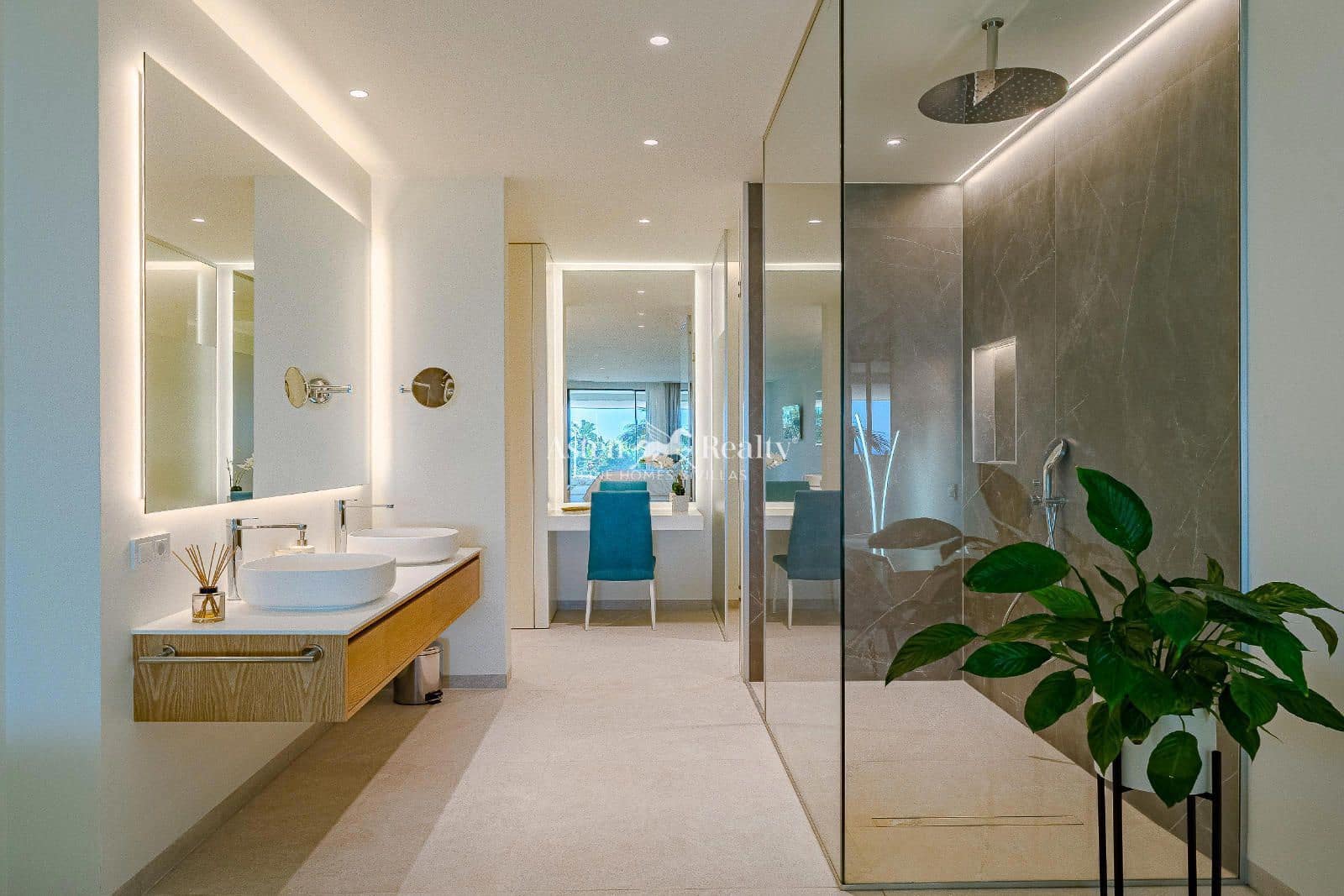 3 soverom Hus til salgs i Costa Adeje med svømmebasseng garasje - € 3 800 000 (Ref: 6913799)