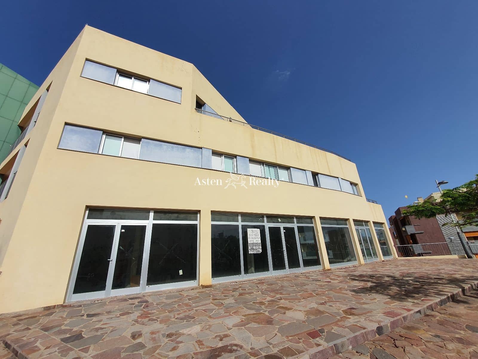 Virksomhed til salg i Alcala med garage - € 650.000 (Ref: 6958655)