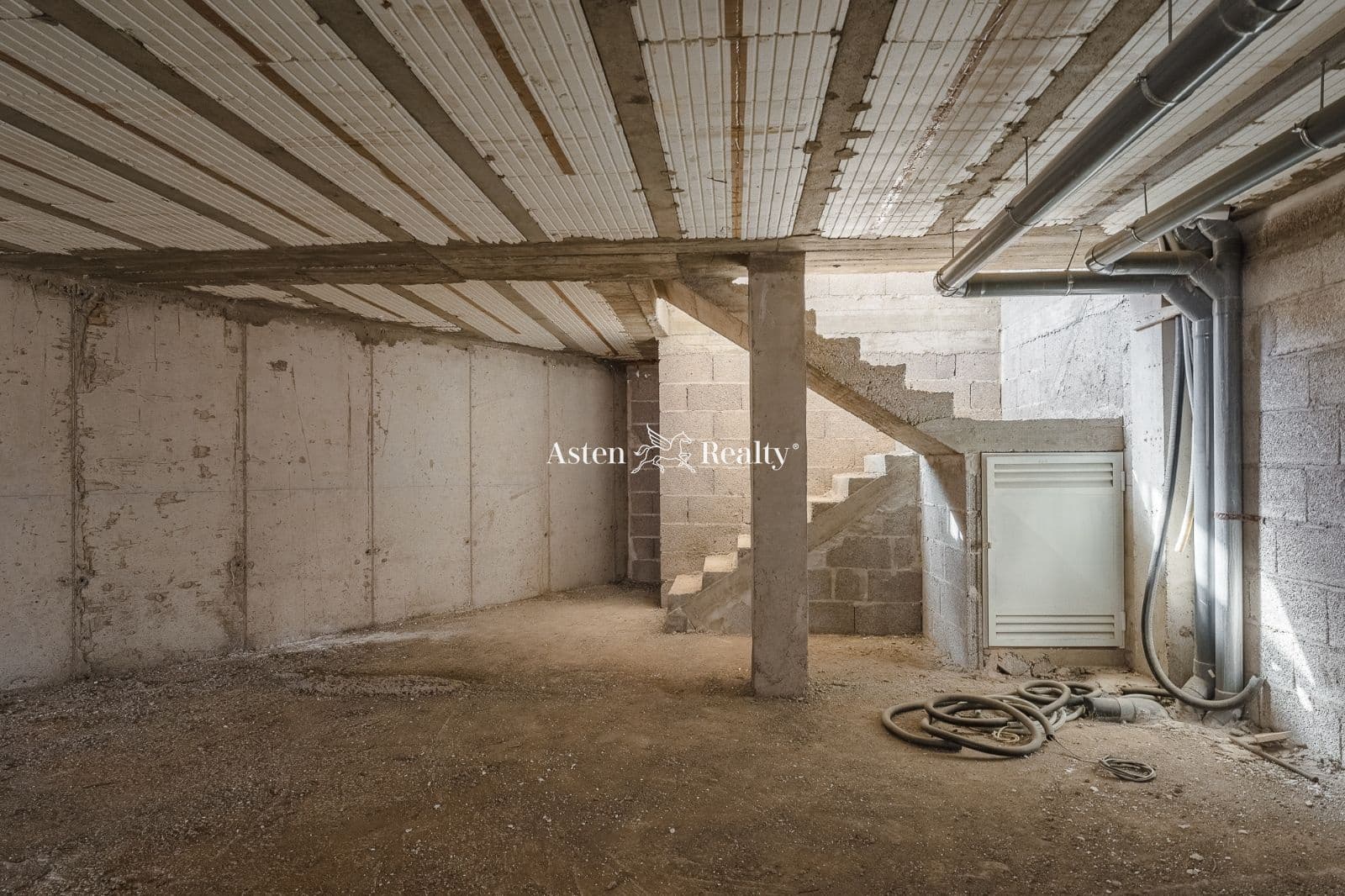 Virksomhed til salg i Alcala med garage - € 650.000 (Ref: 6958655)