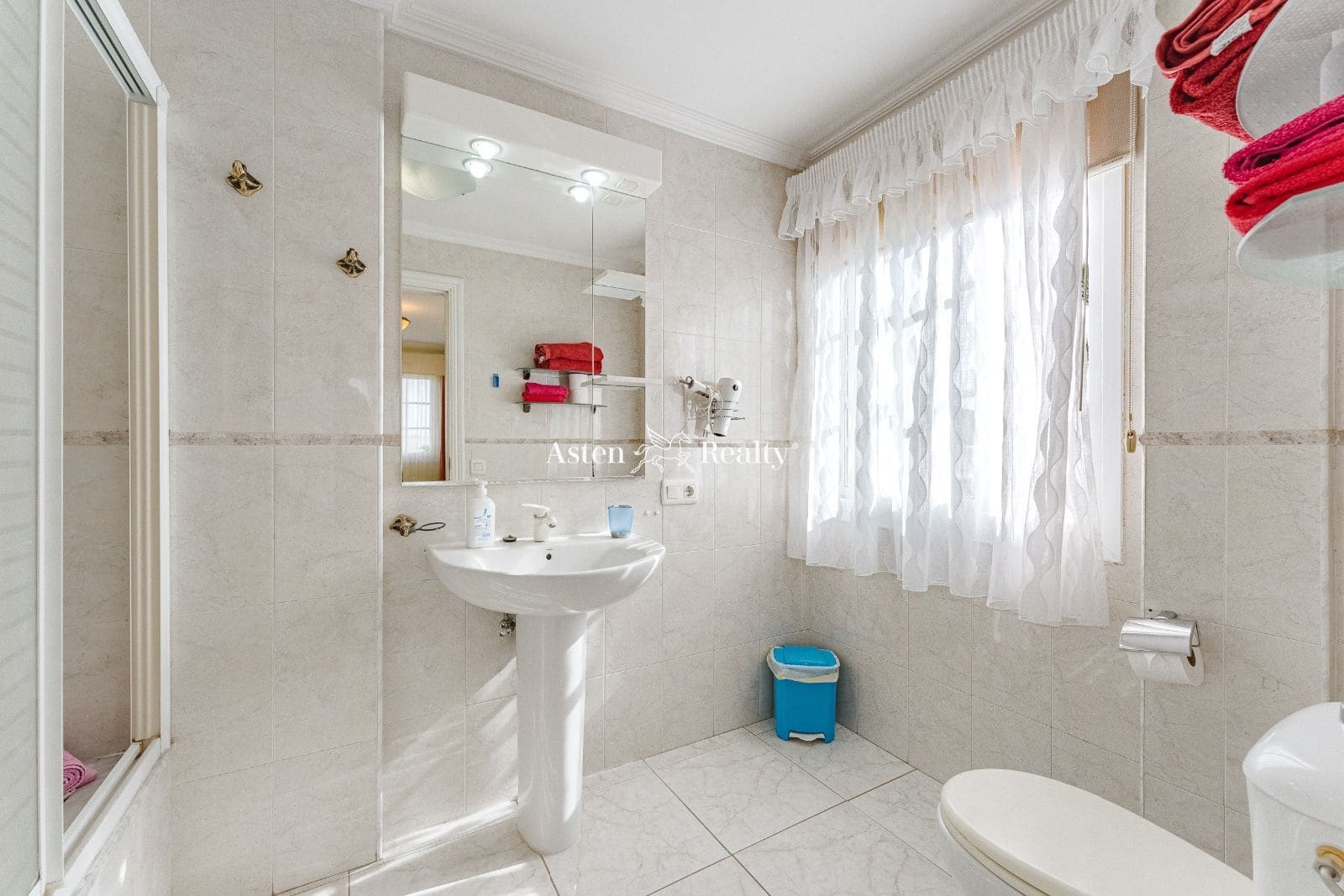 15 soveværelse Hotel til salg i El Medano - € 1.750.000 (Ref: 6965817)