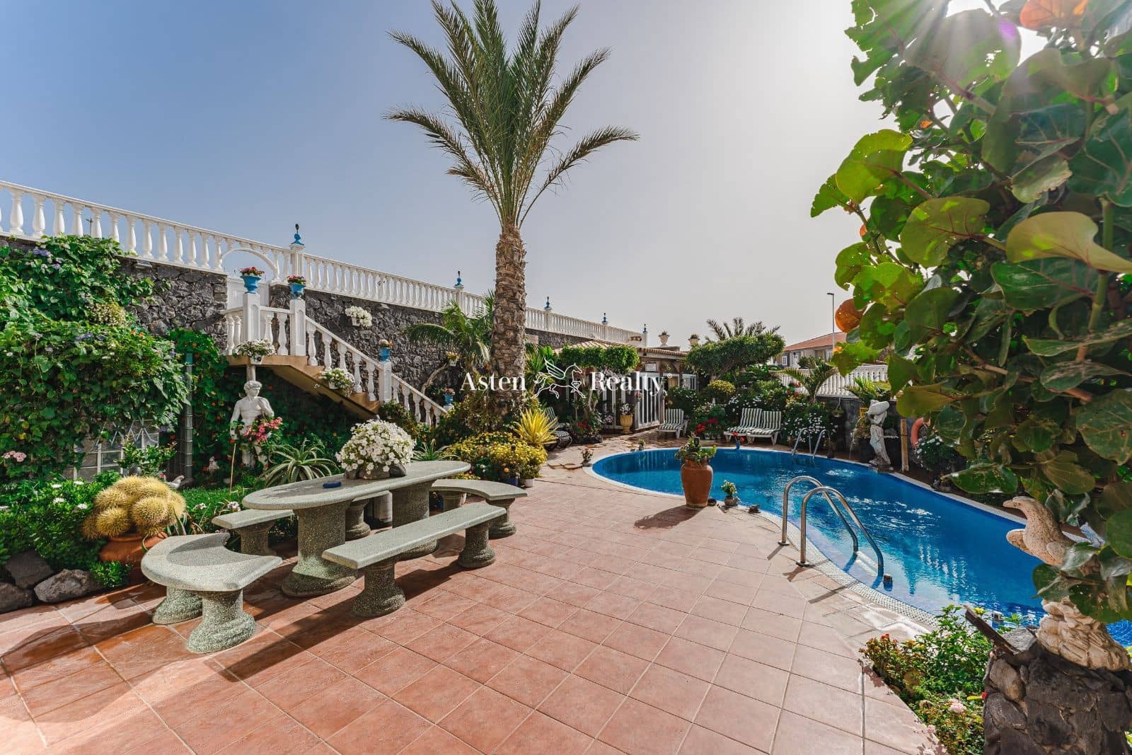 15 soveværelse Hotel til salg i El Medano - € 1.750.000 (Ref: 6965817)