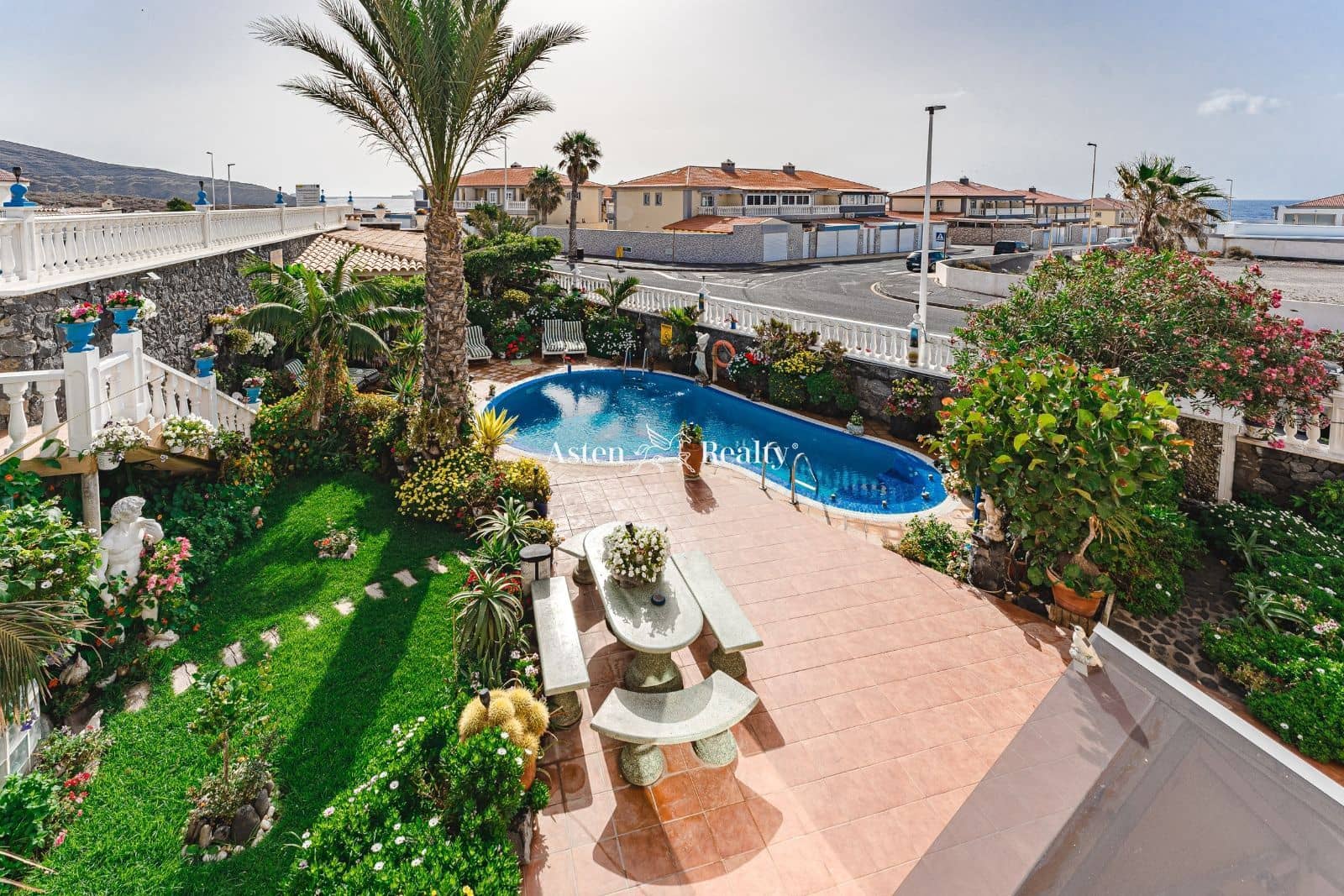 15 soveværelse Hotel til salg i El Medano - € 1.750.000 (Ref: 6965817)