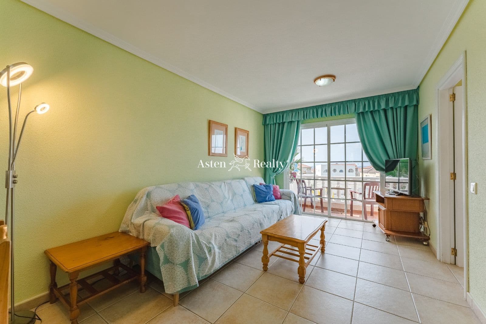 15 soveværelse Hotel til salg i El Medano - € 1.750.000 (Ref: 6965817)