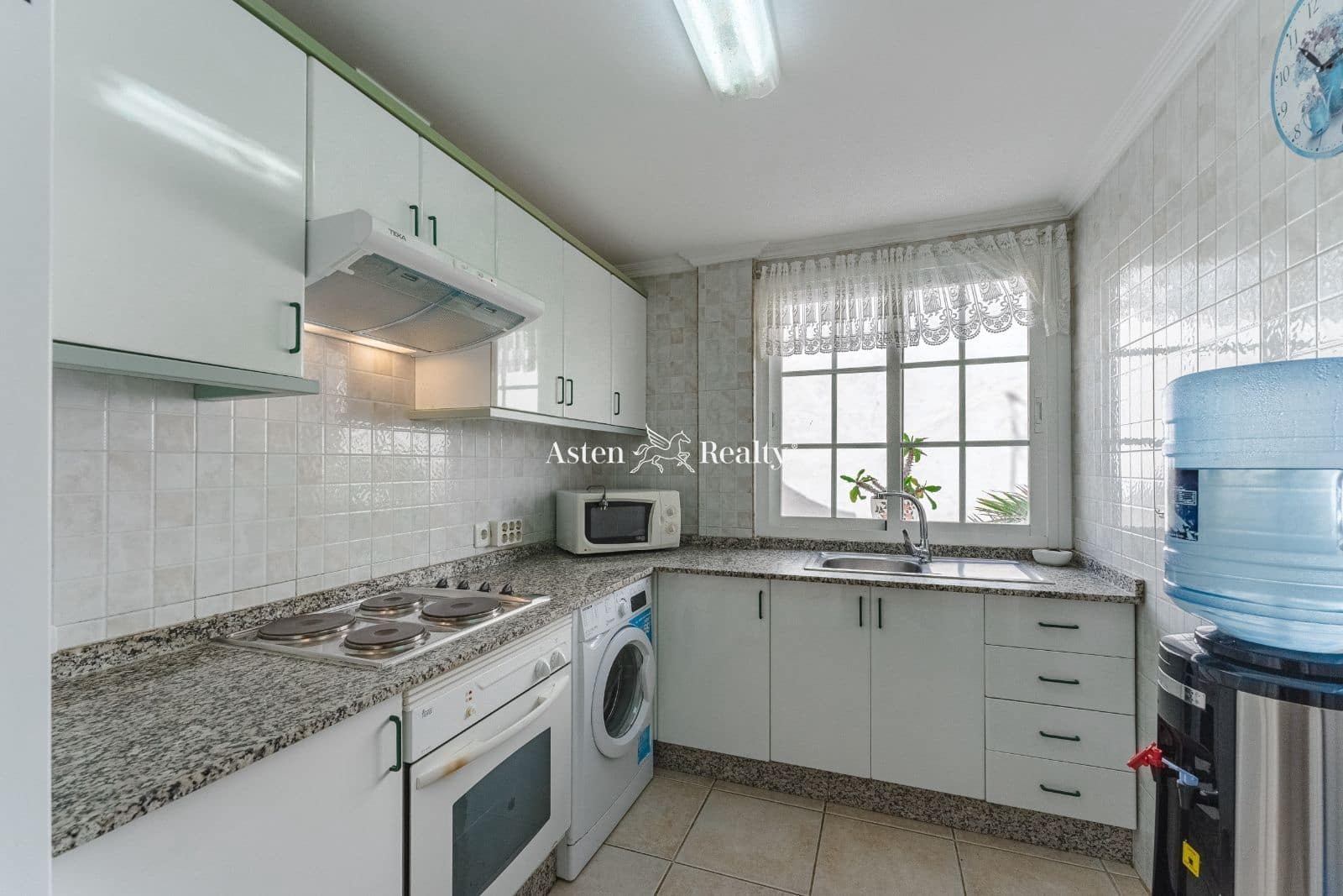 15 soveværelse Hotel til salg i El Medano - € 1.750.000 (Ref: 6965817)