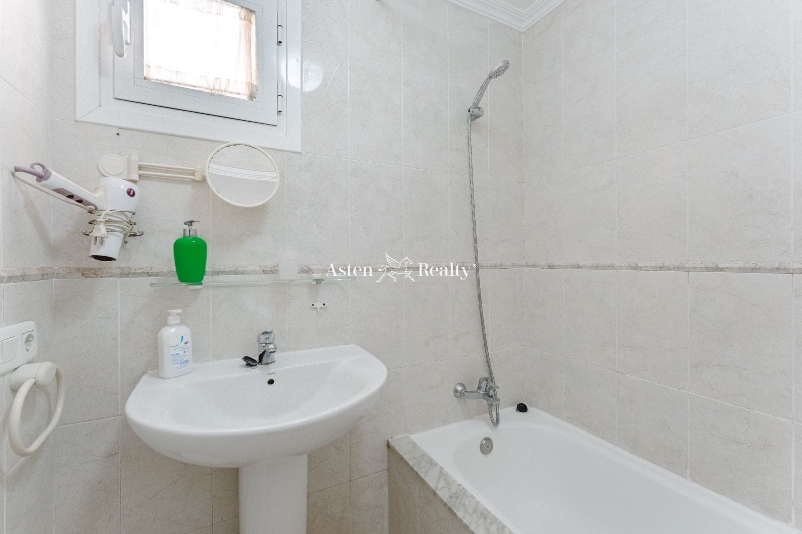 15 soveværelse Hotel til salg i El Medano - € 1.750.000 (Ref: 6965817)