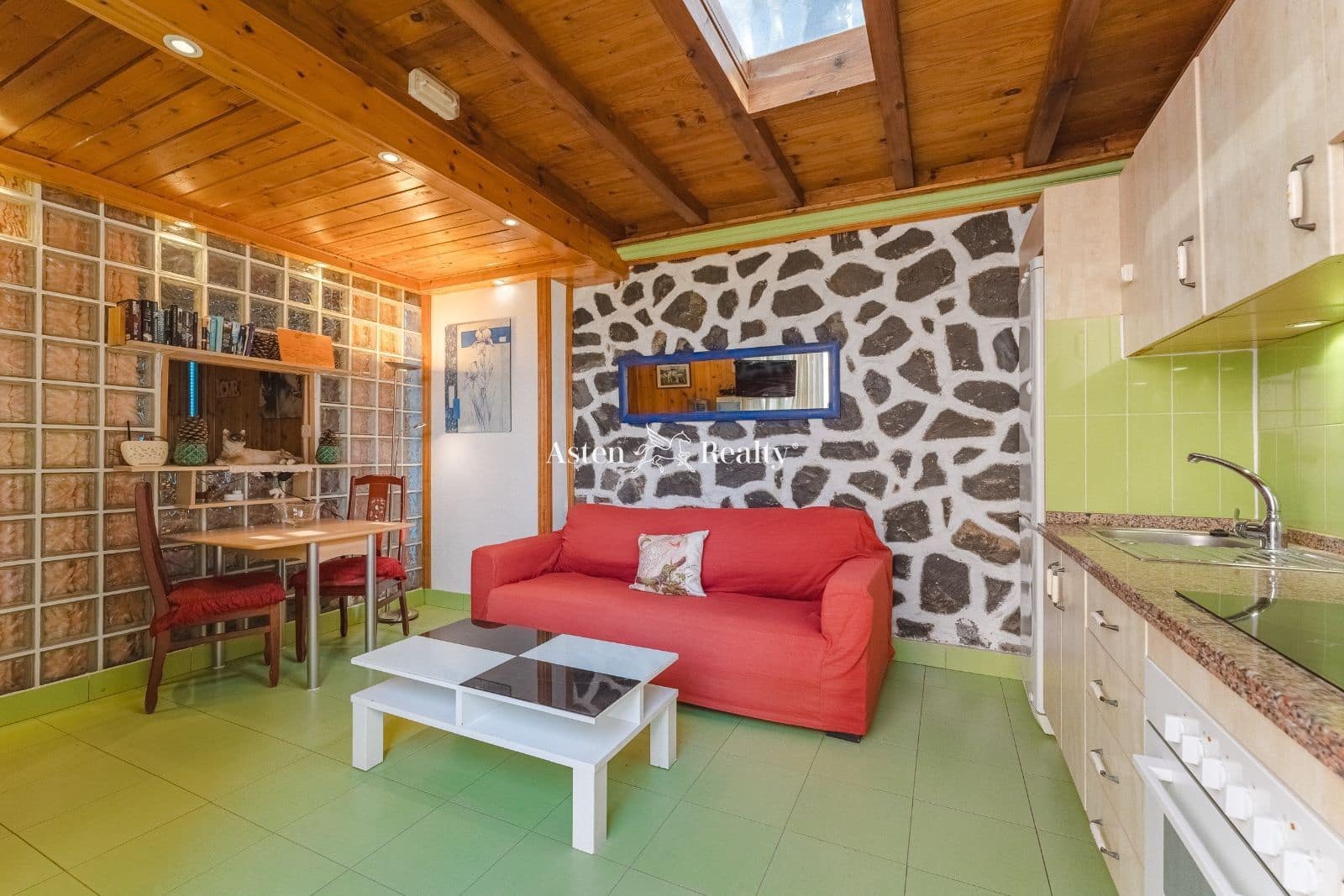 15 soveværelse Hotel til salg i El Medano - € 1.750.000 (Ref: 6965817)