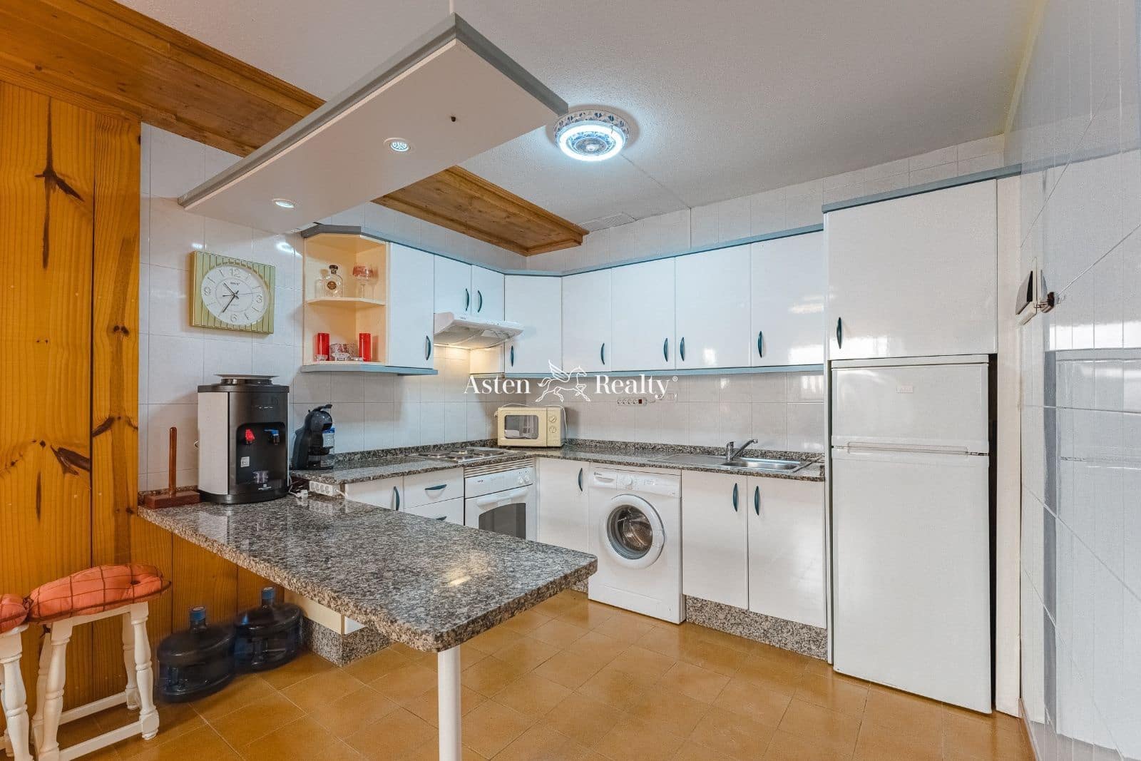 15 soveværelse Hotel til salg i El Medano - € 1.750.000 (Ref: 6965817)