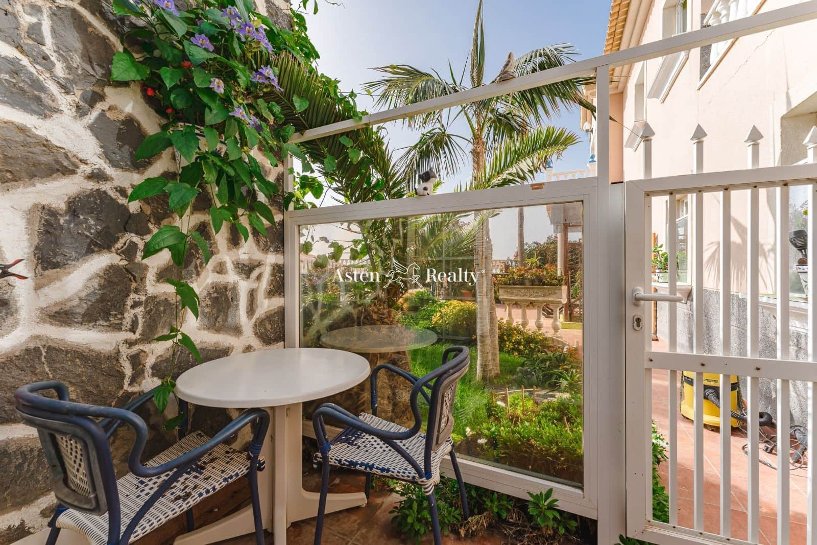 15 soveværelse Hotel til salg i El Medano - € 1.750.000 (Ref: 6965817)