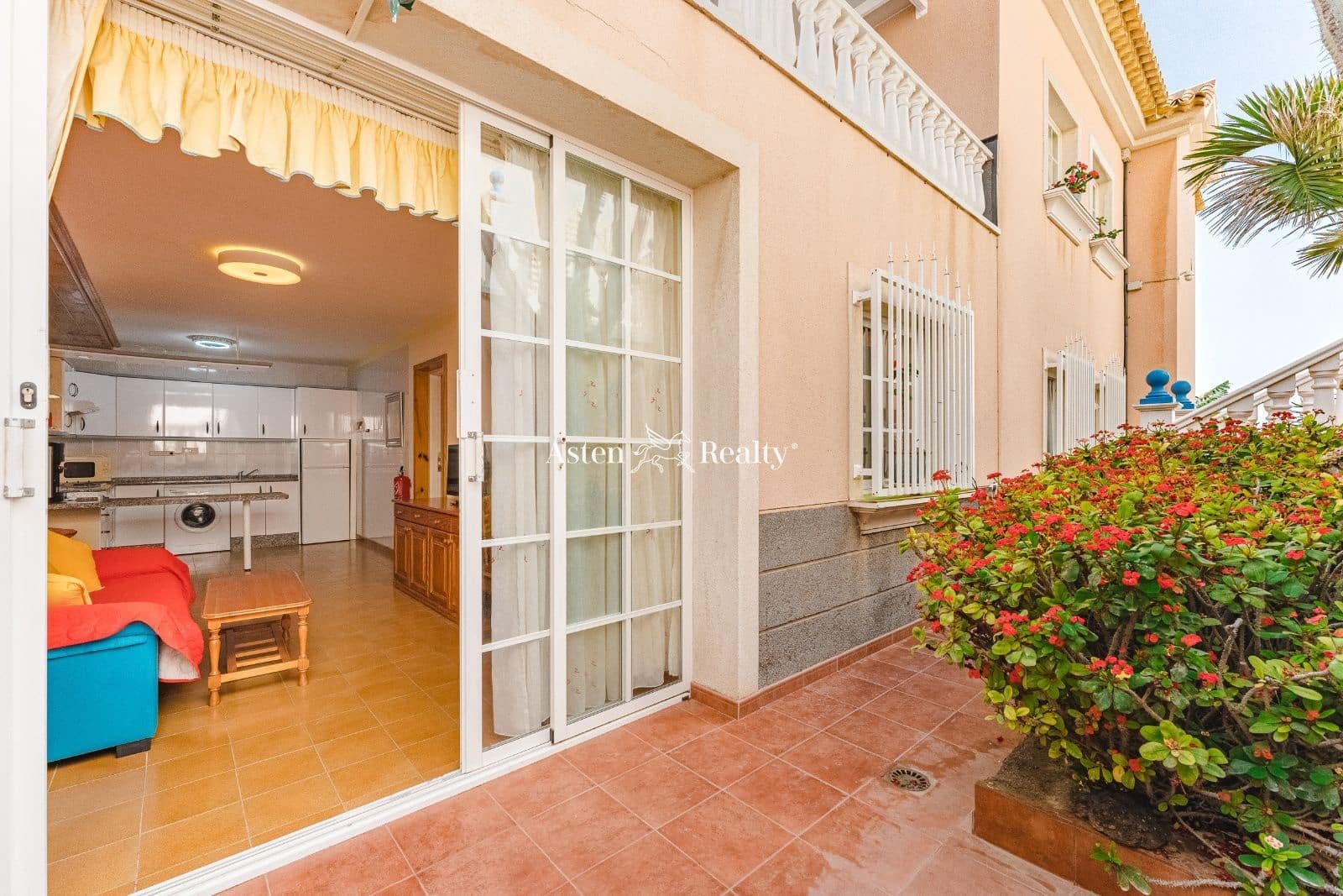 15 soveværelse Hotel til salg i El Medano - € 1.750.000 (Ref: 6965817)