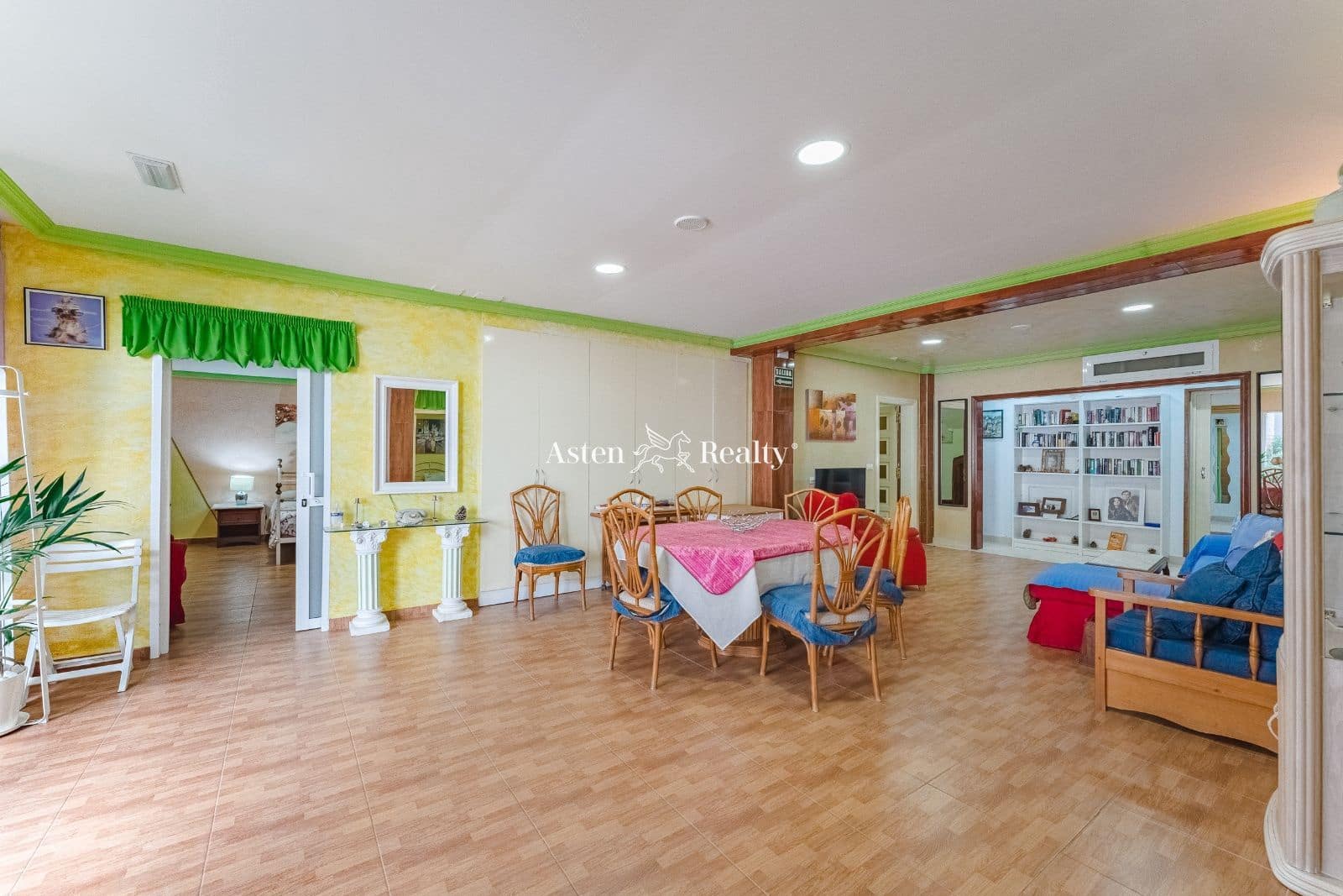 15 soveværelse Hotel til salg i El Medano - € 1.750.000 (Ref: 6965817)