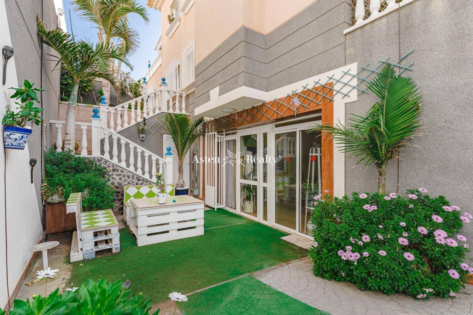 15 soveværelse Hotel til salg i El Medano - € 1.750.000 (Ref: 6965817)