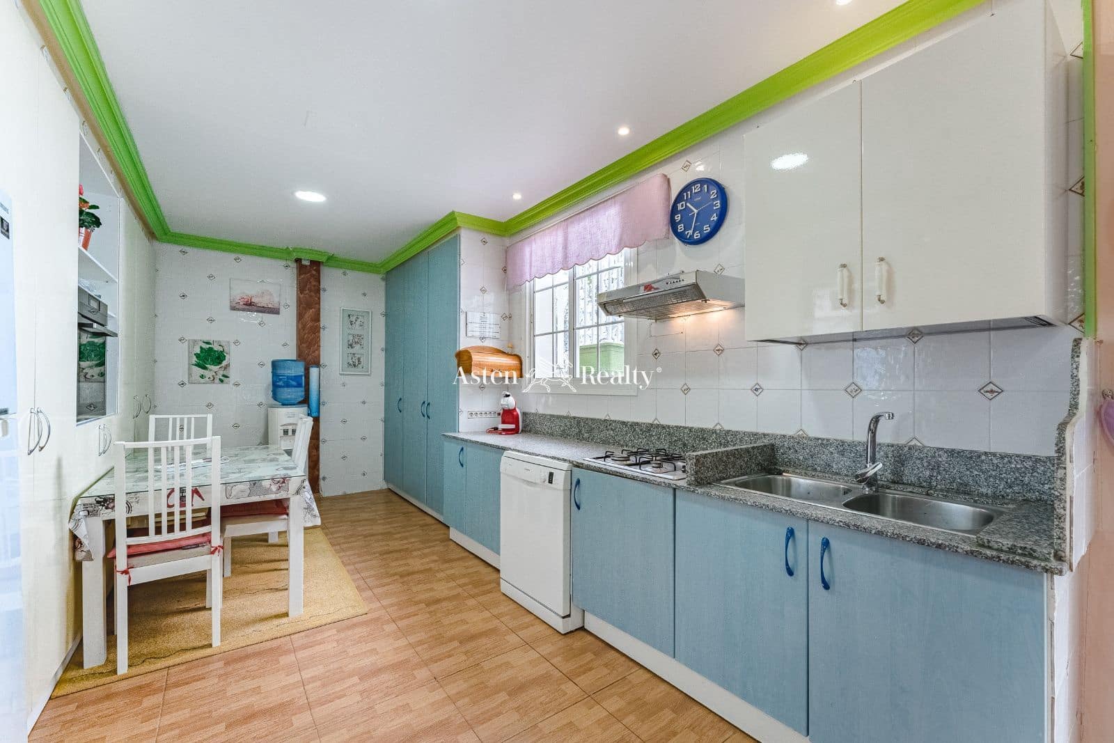 15 soveværelse Hotel til salg i El Medano - € 1.750.000 (Ref: 6965817)