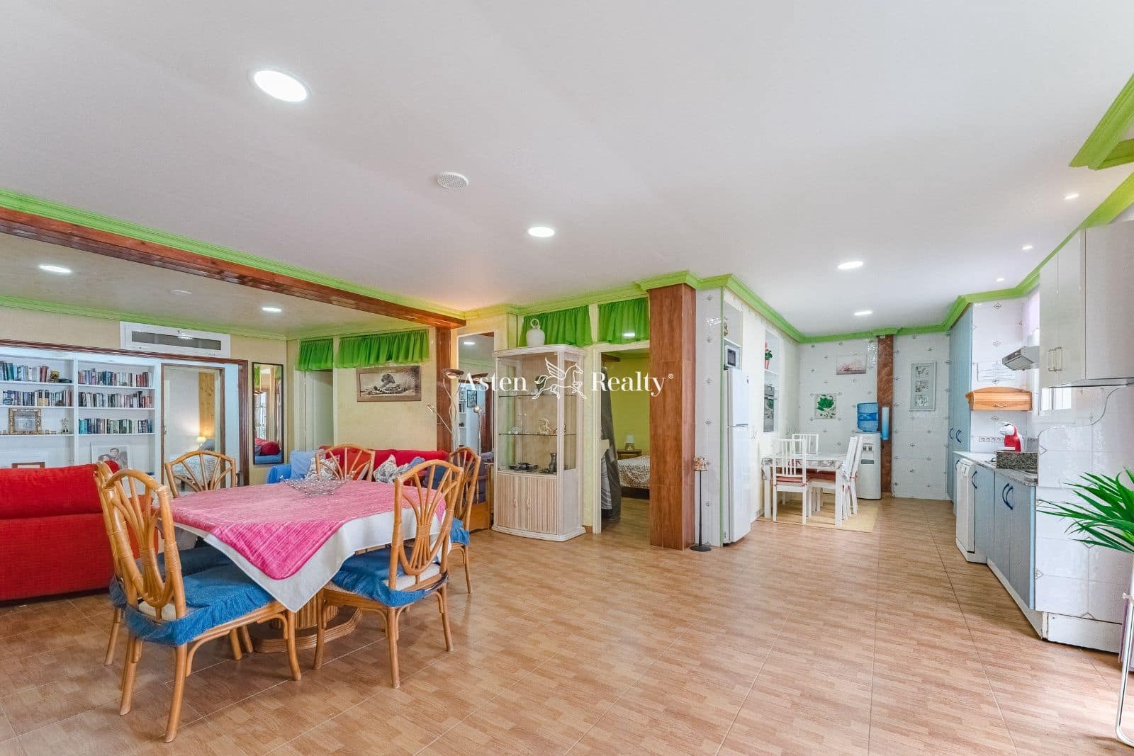 15 soveværelse Hotel til salg i El Medano - € 1.750.000 (Ref: 6965817)