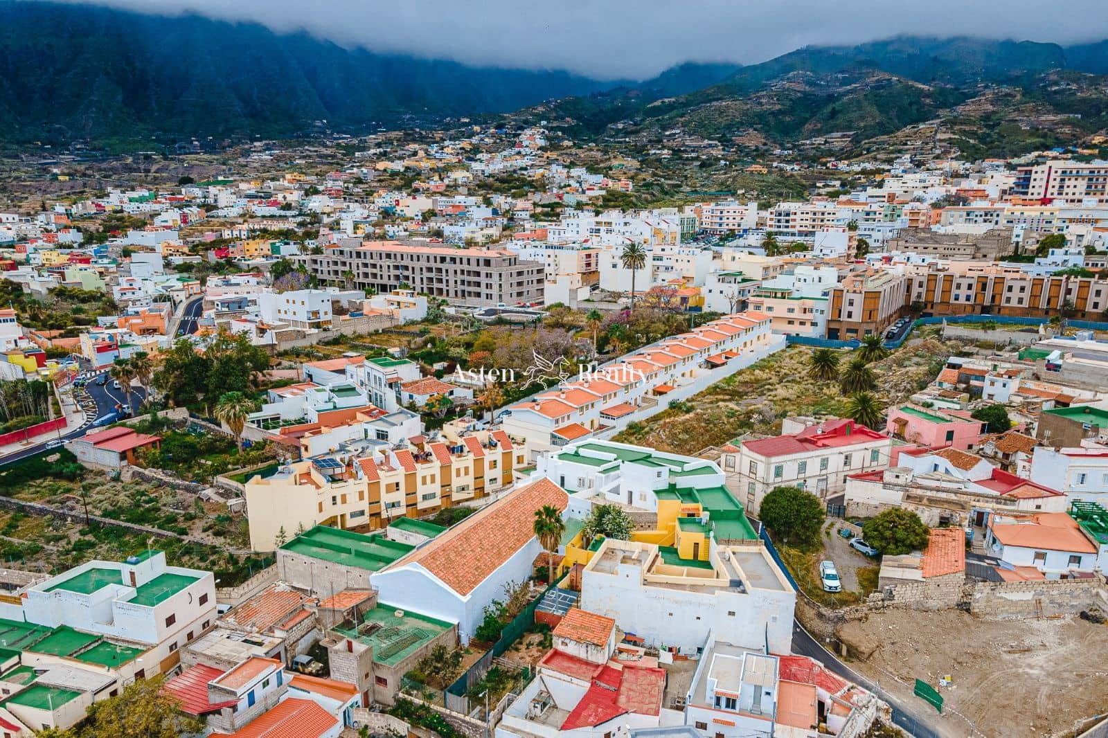 7 bedroom Villa for sale in Guimar with garage - € 850,000 (Ref: 7036103)