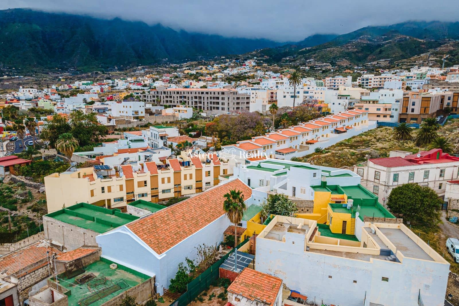 7 bedroom Villa for sale in Guimar with garage - € 850,000 (Ref: 7036103)