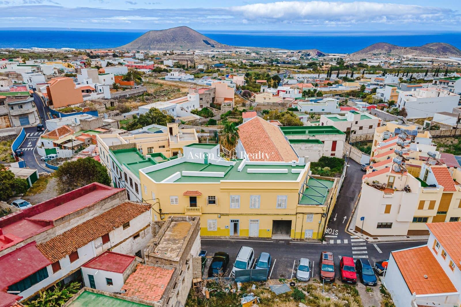 7 bedroom Villa for sale in Guimar with garage - € 850,000 (Ref: 7036103)