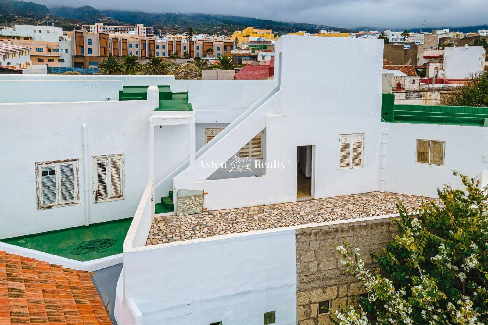 7 bedroom Villa for sale in Guimar with garage - € 850,000 (Ref: 7036103)