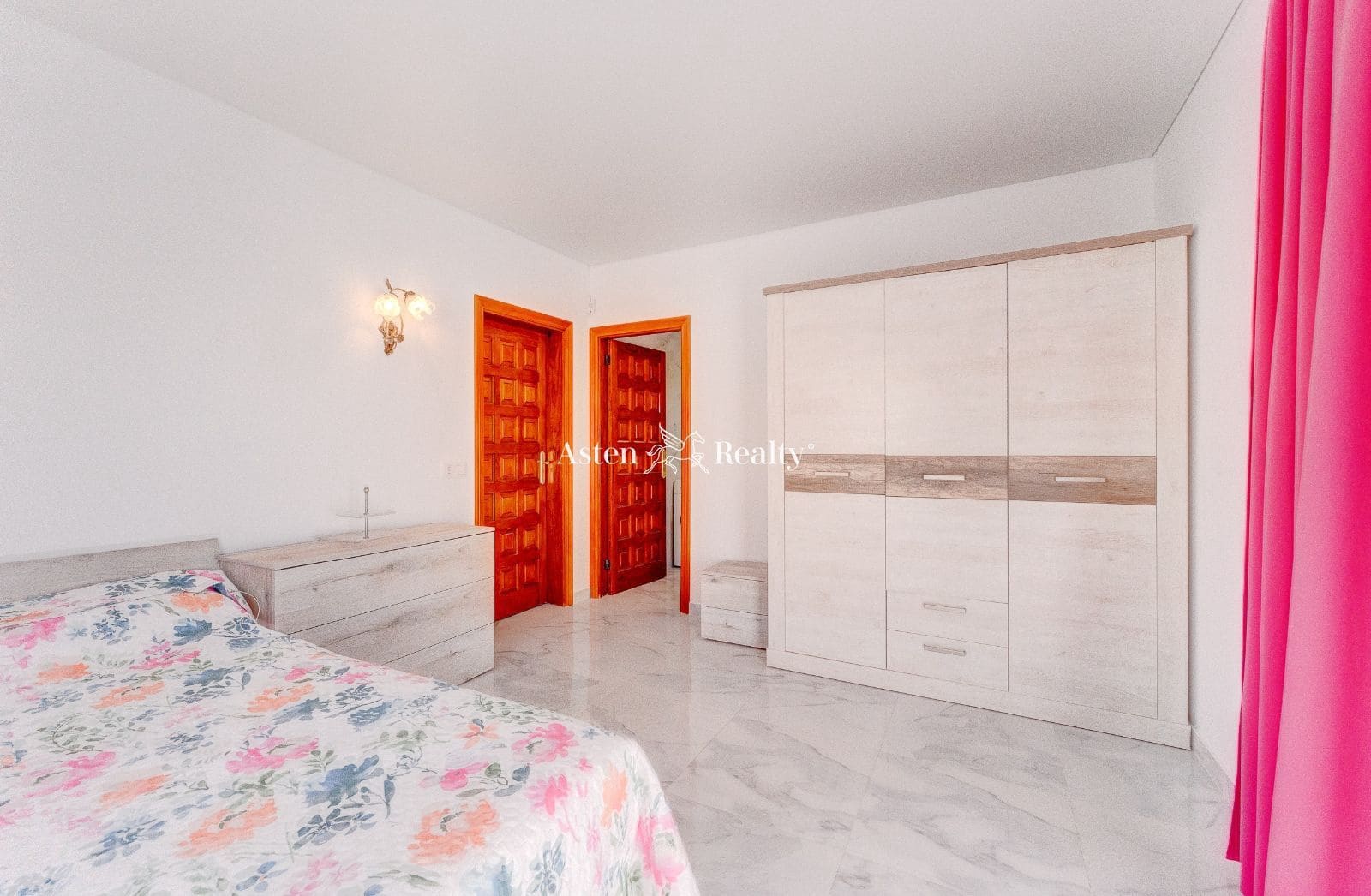 4 sypialnia Willa na sprzedaż w Puerto Santiago z garażem - 950 000 € (Ref: 7081802)