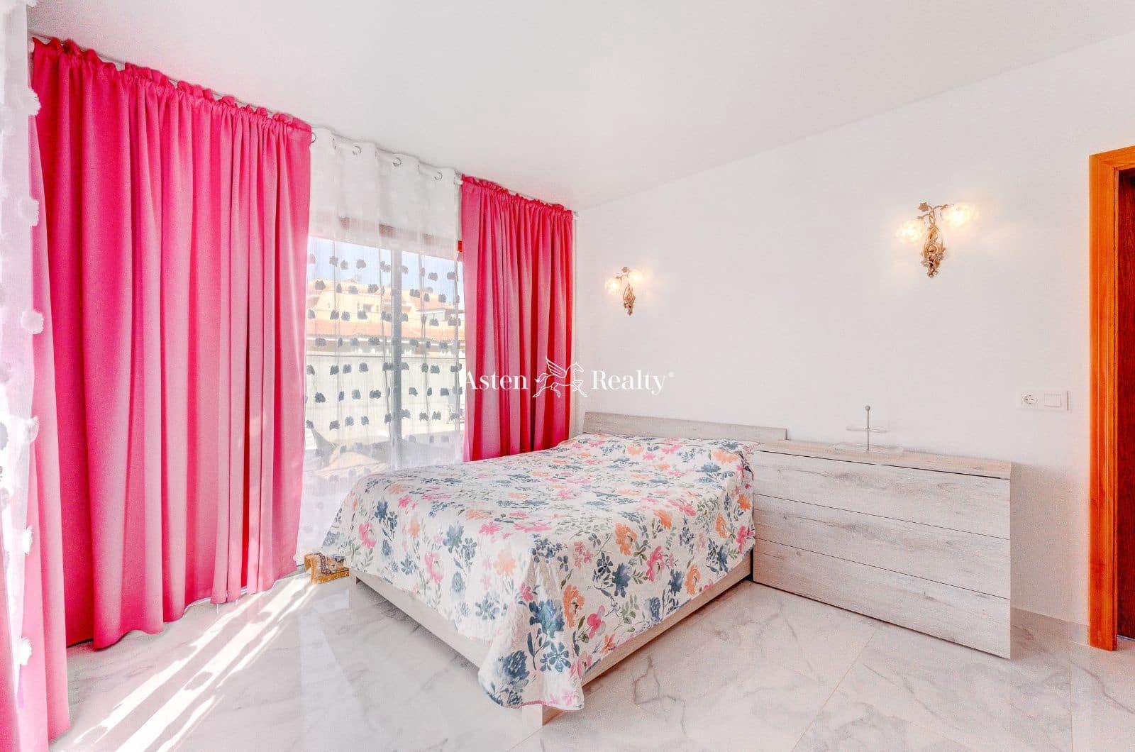 4 sypialnia Willa na sprzedaż w Puerto Santiago z garażem - 950 000 € (Ref: 7081802)