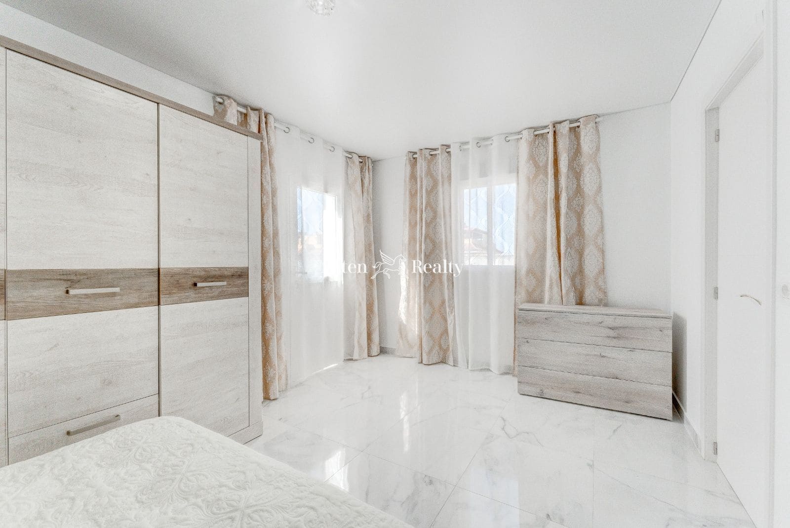 4 sypialnia Willa na sprzedaż w Puerto Santiago z garażem - 950 000 € (Ref: 7081802)