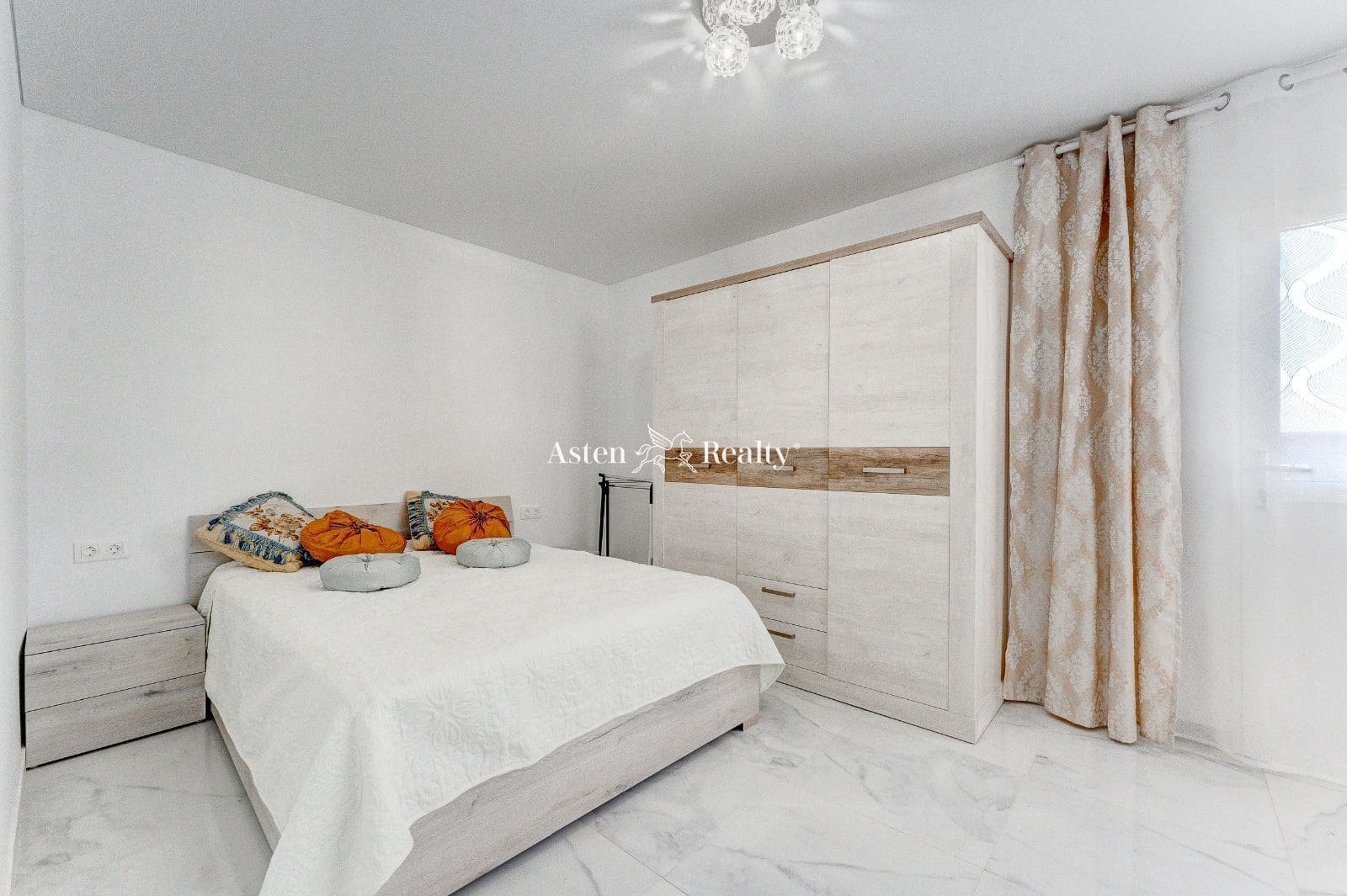 4 sypialnia Willa na sprzedaż w Puerto Santiago z garażem - 950 000 € (Ref: 7081802)