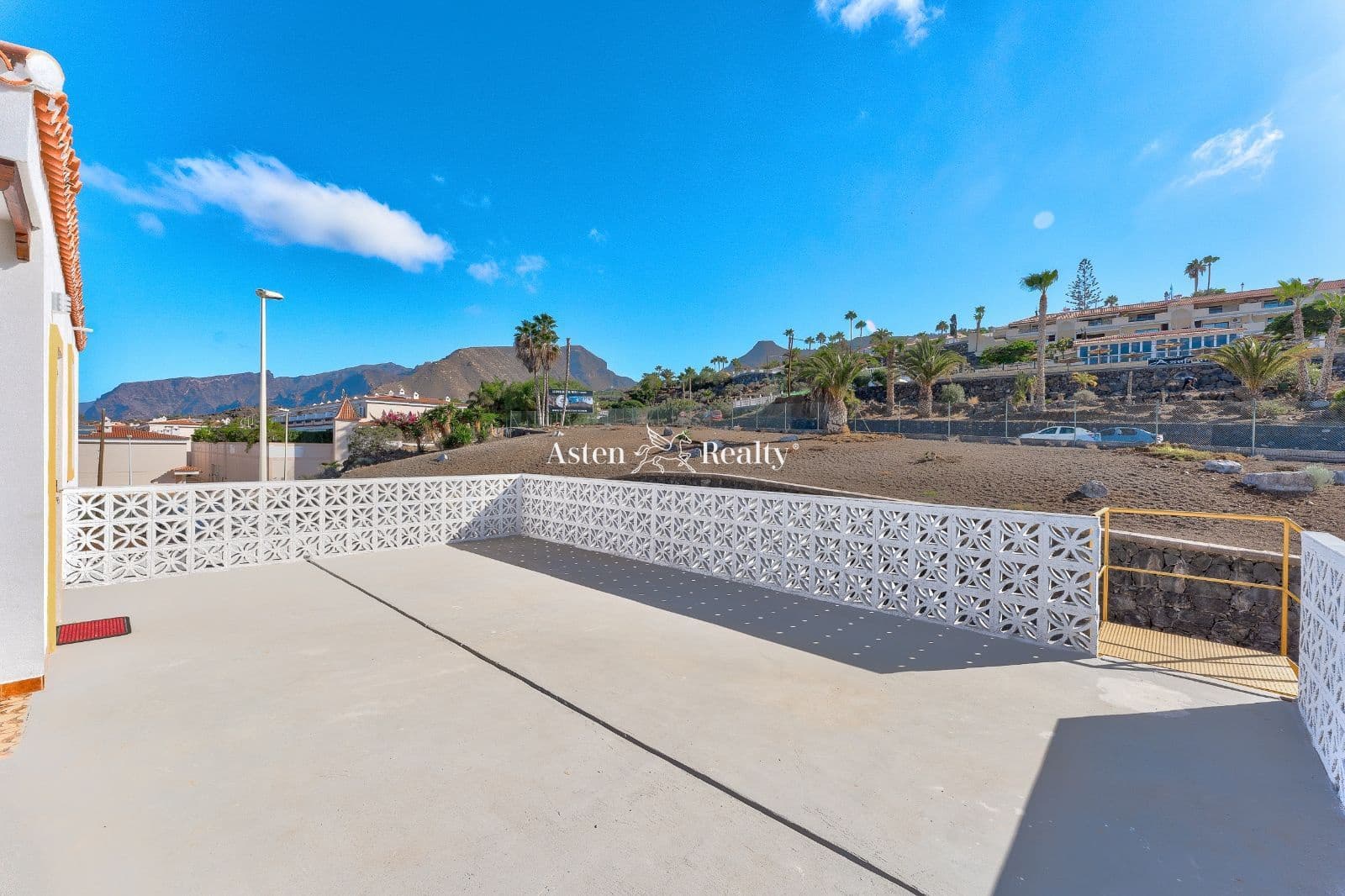 4 sypialnia Willa na sprzedaż w Puerto Santiago z garażem - 950 000 € (Ref: 7081802)