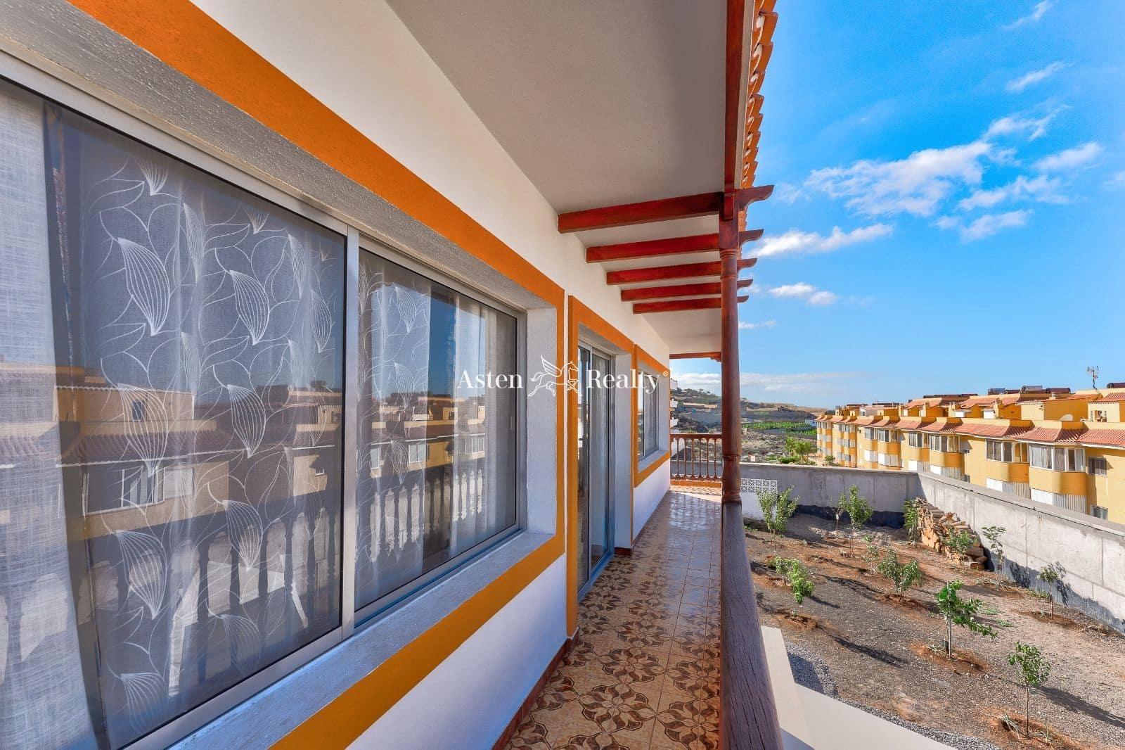 4 sypialnia Willa na sprzedaż w Puerto Santiago z garażem - 950 000 € (Ref: 7081802)