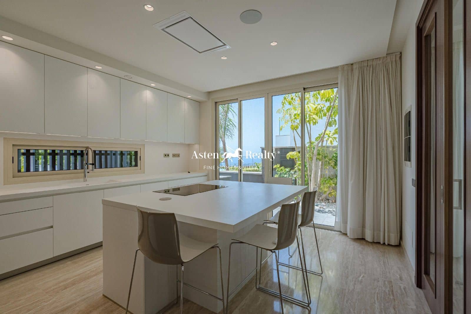 5 sypialnia Dom na sprzedaż w La Caleta Adeje z basenem garażem - 3 900 000 € (Ref: 7149945)