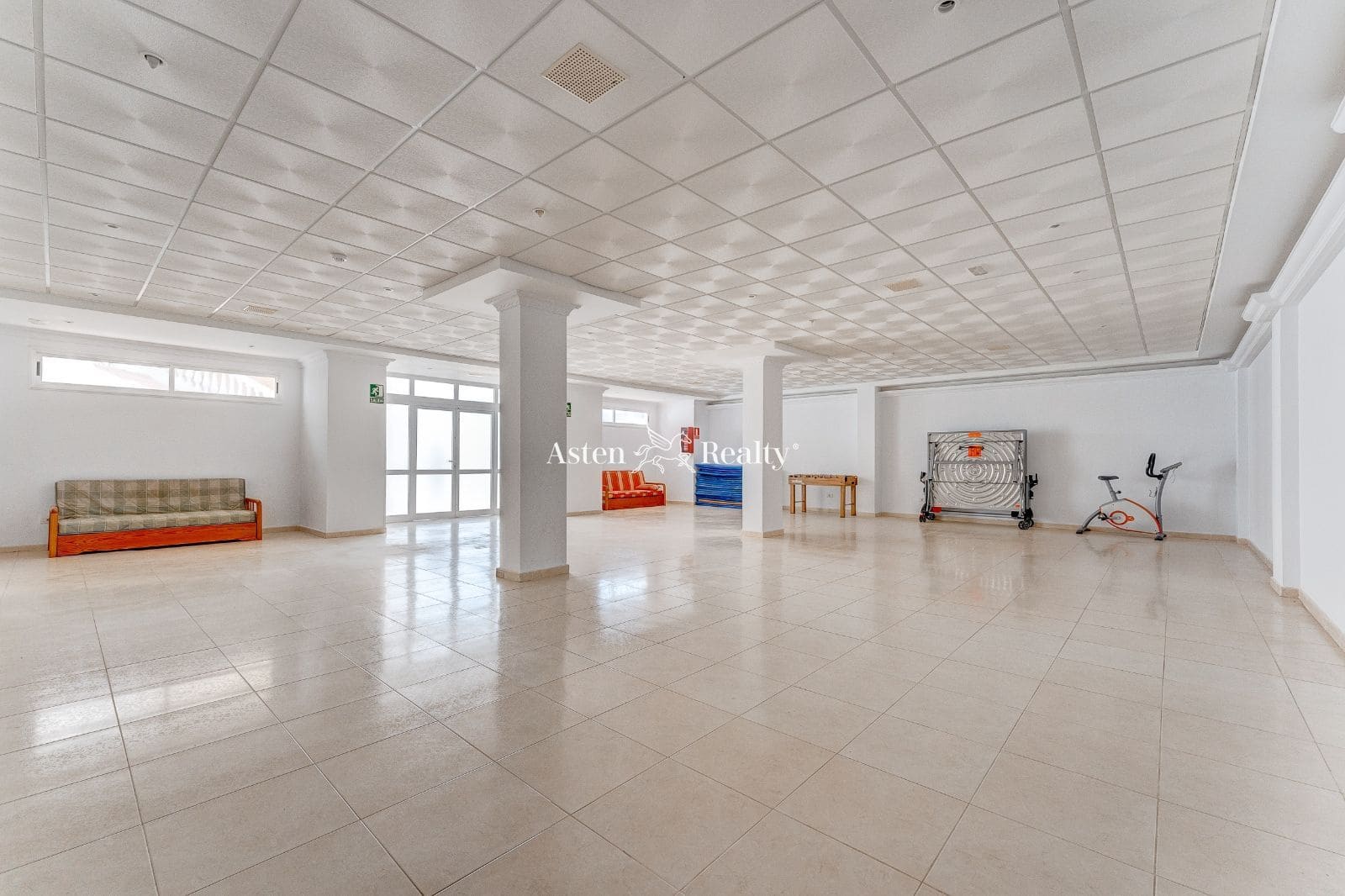 50 soveværelse Hotel til salg i Arona med garage - € 9.000.000 (Ref: 7197550)